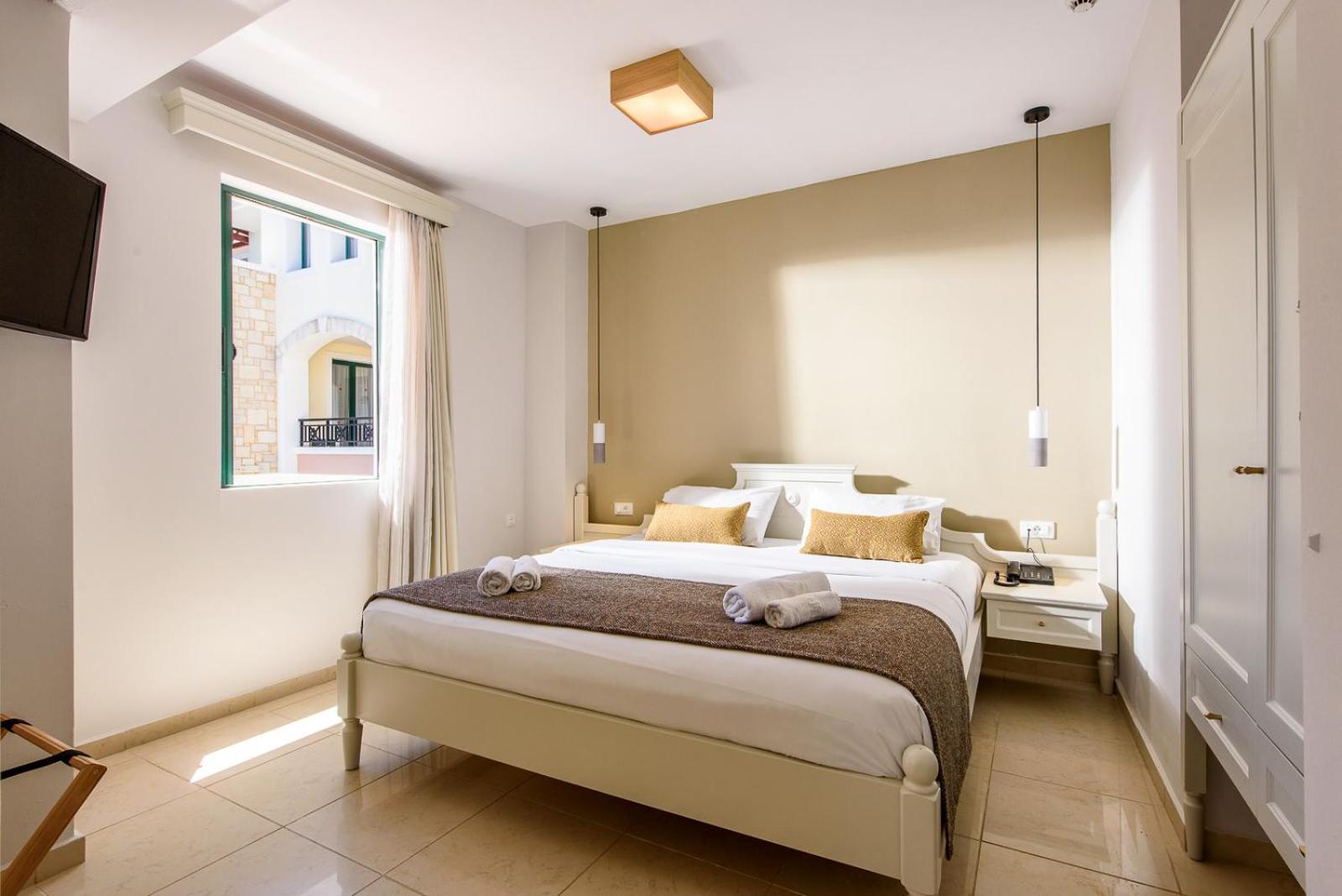 One Bedroom Apartment Inland View
