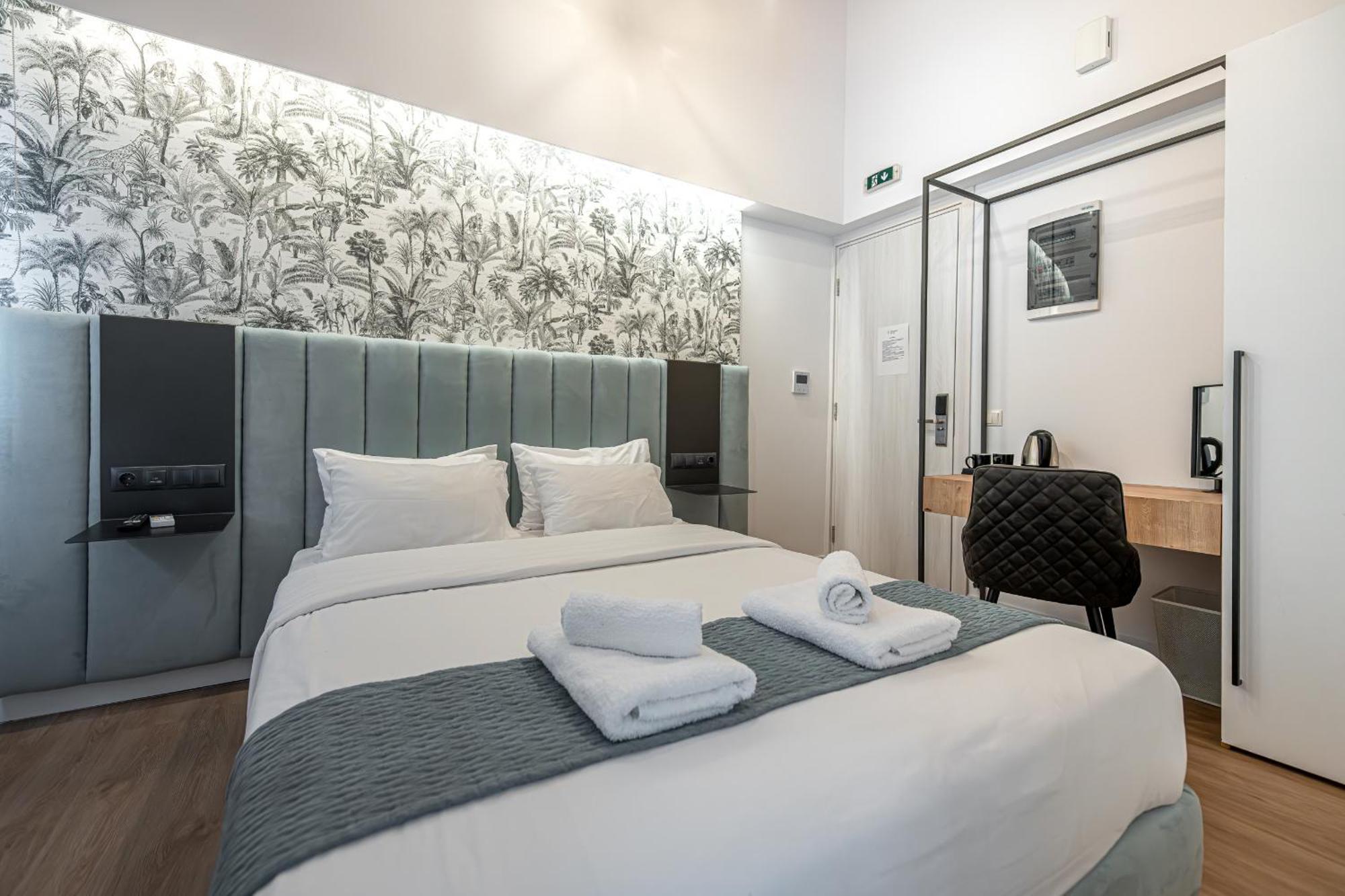 Standard Queen Room
