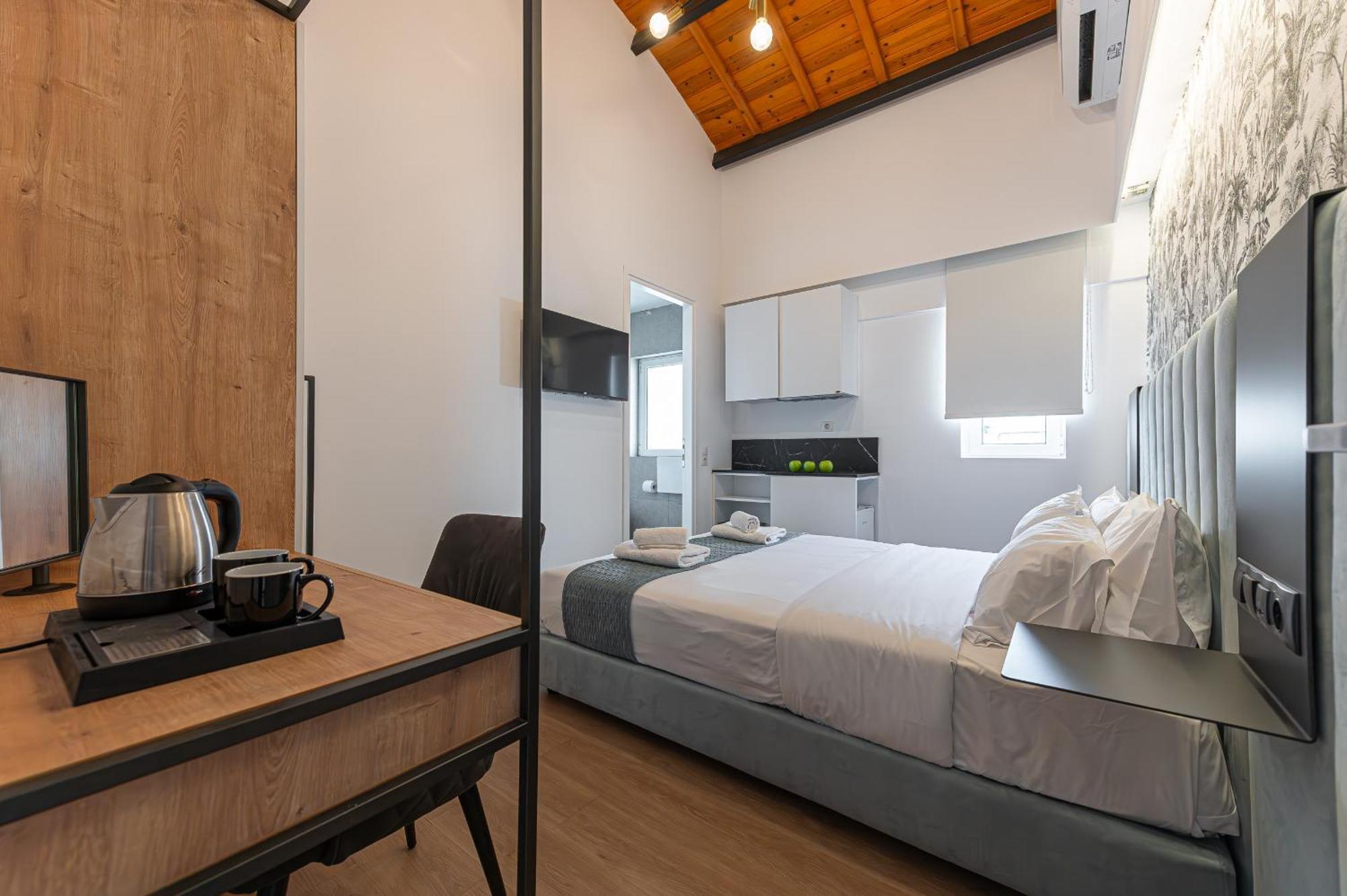 Standard Queen Room