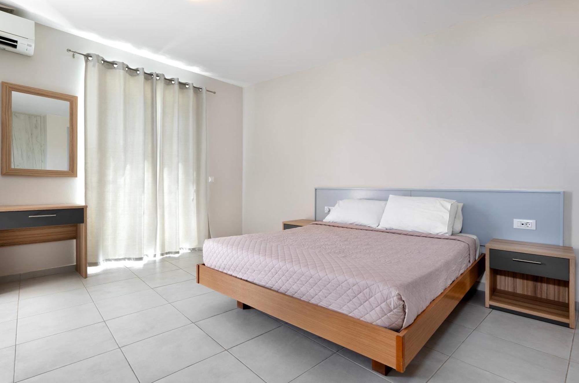 Studio,1545848044:JPEG