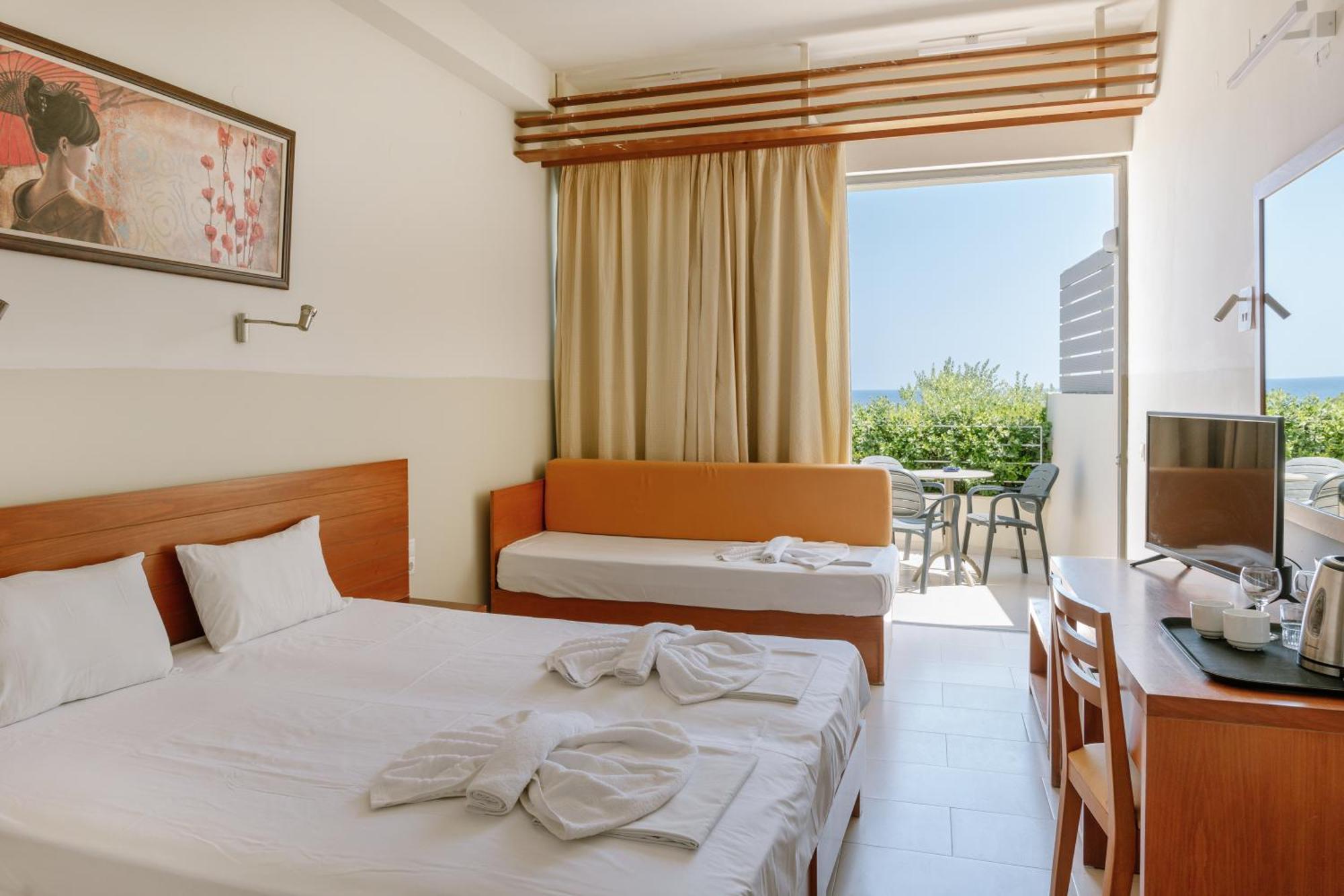Double or Twin Room with Partial Sea View