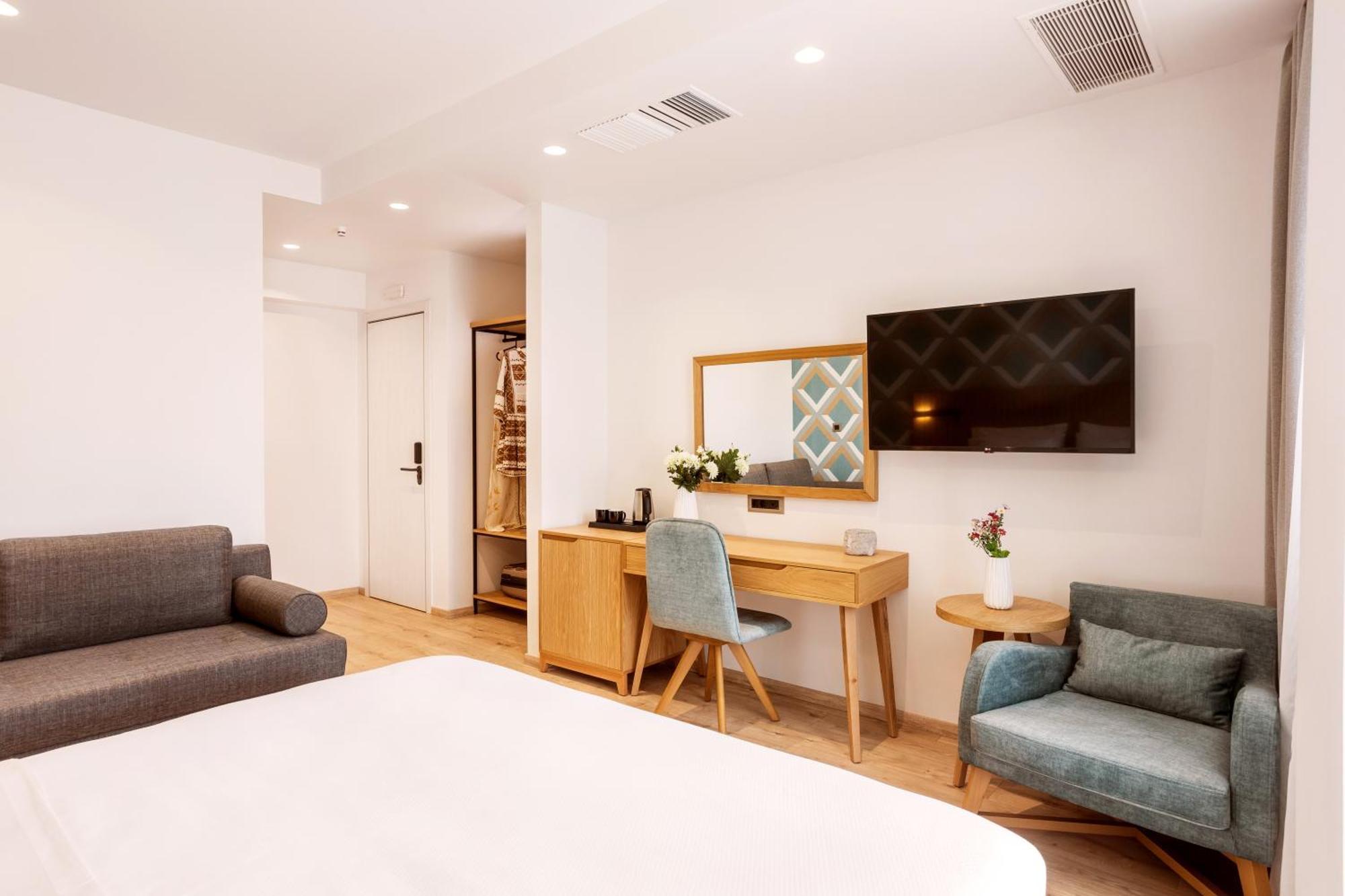 Superior Double or Twin Room Balcony City View