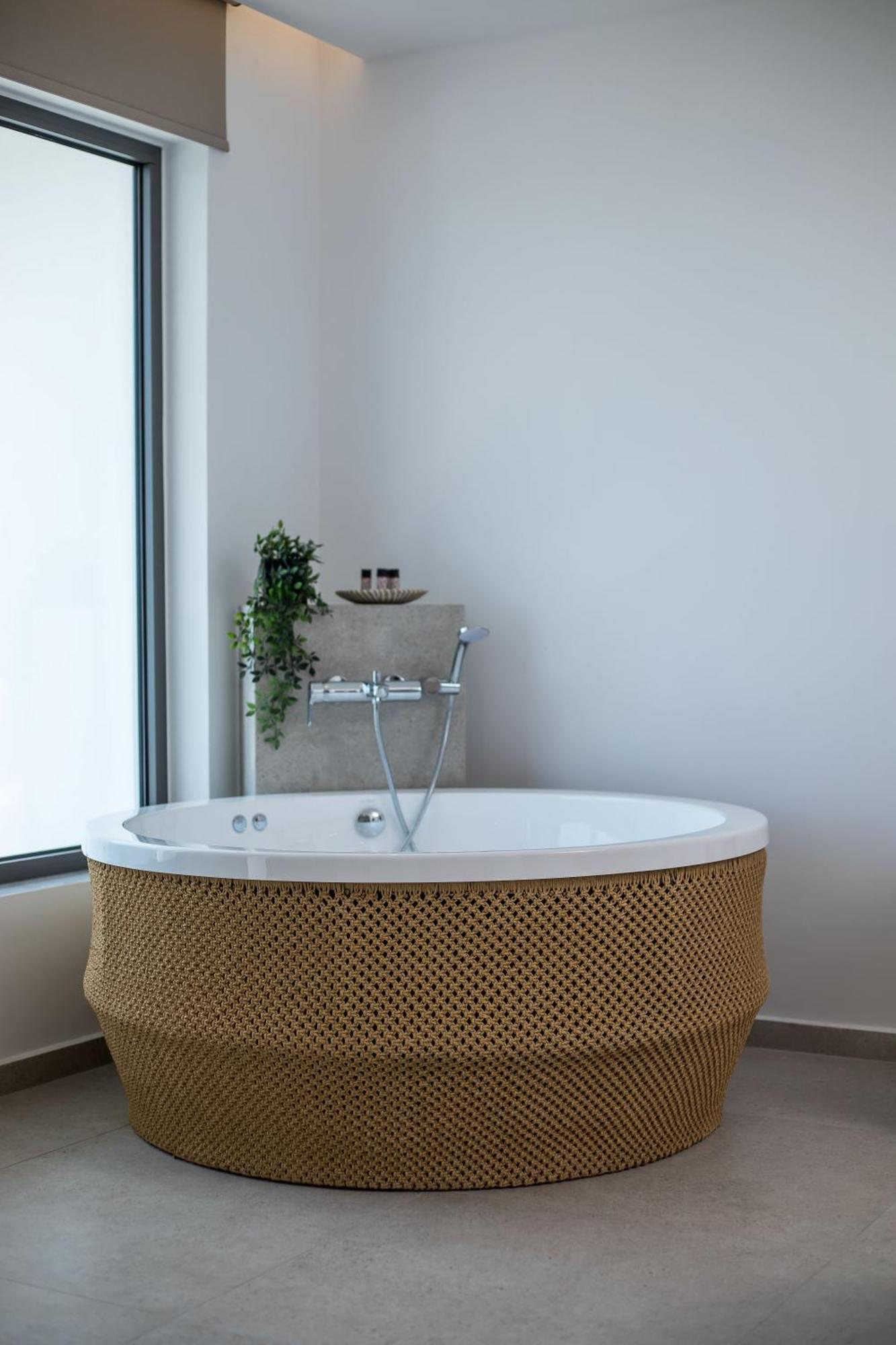 Deluxe Suite with Spa Bath,1555399852:JPEG