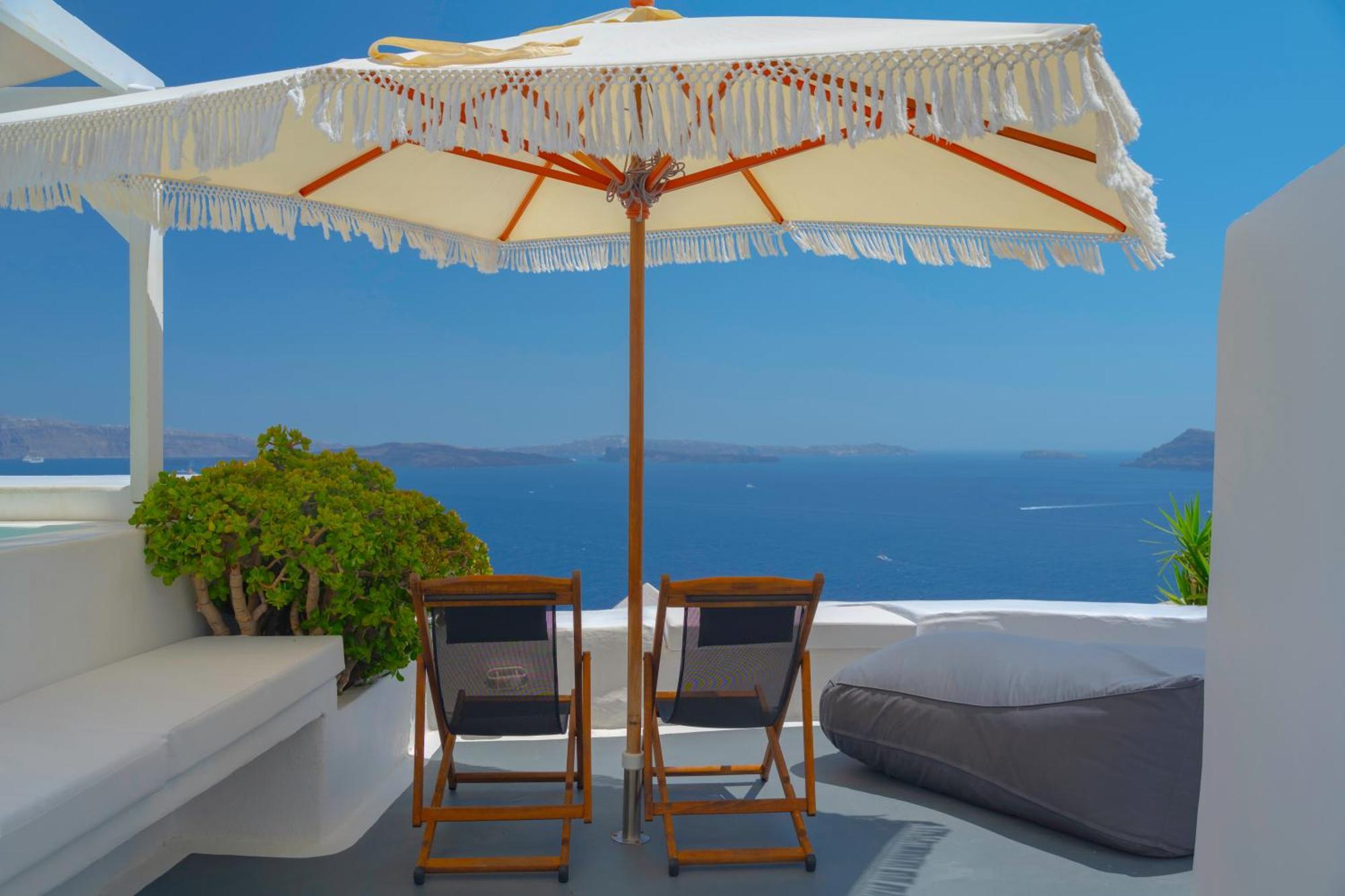 SophOia Cave Suite with Outdoor Plunge Pool & Caldera View