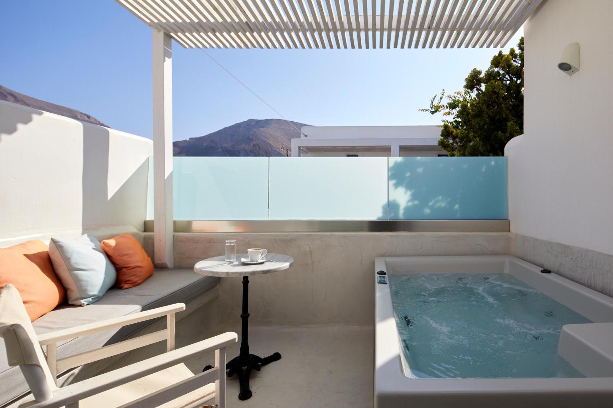 Deluxe Room with Outdoor Hot Tub,1556322844:JPEG