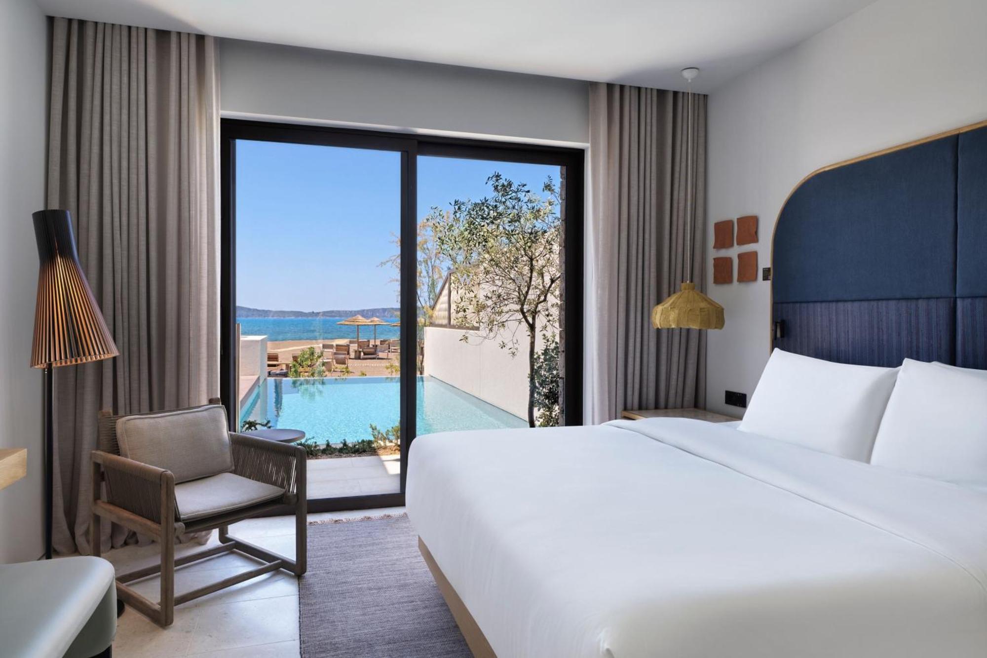 W Beachfront Infinity Σουίτα 2 Υπνοδωματίων με Βεράντα και θέα στη Θάλασσα
