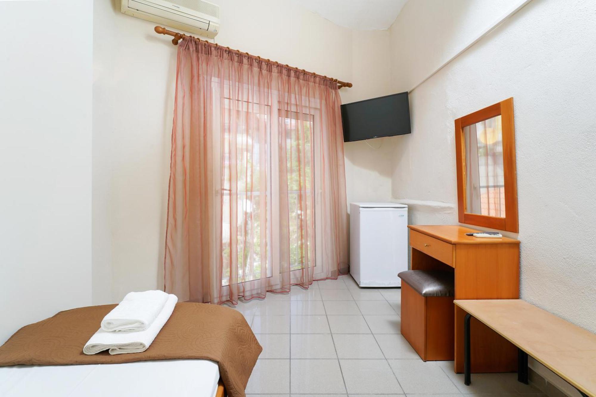 Budget Double Room,1558619497:JPEG