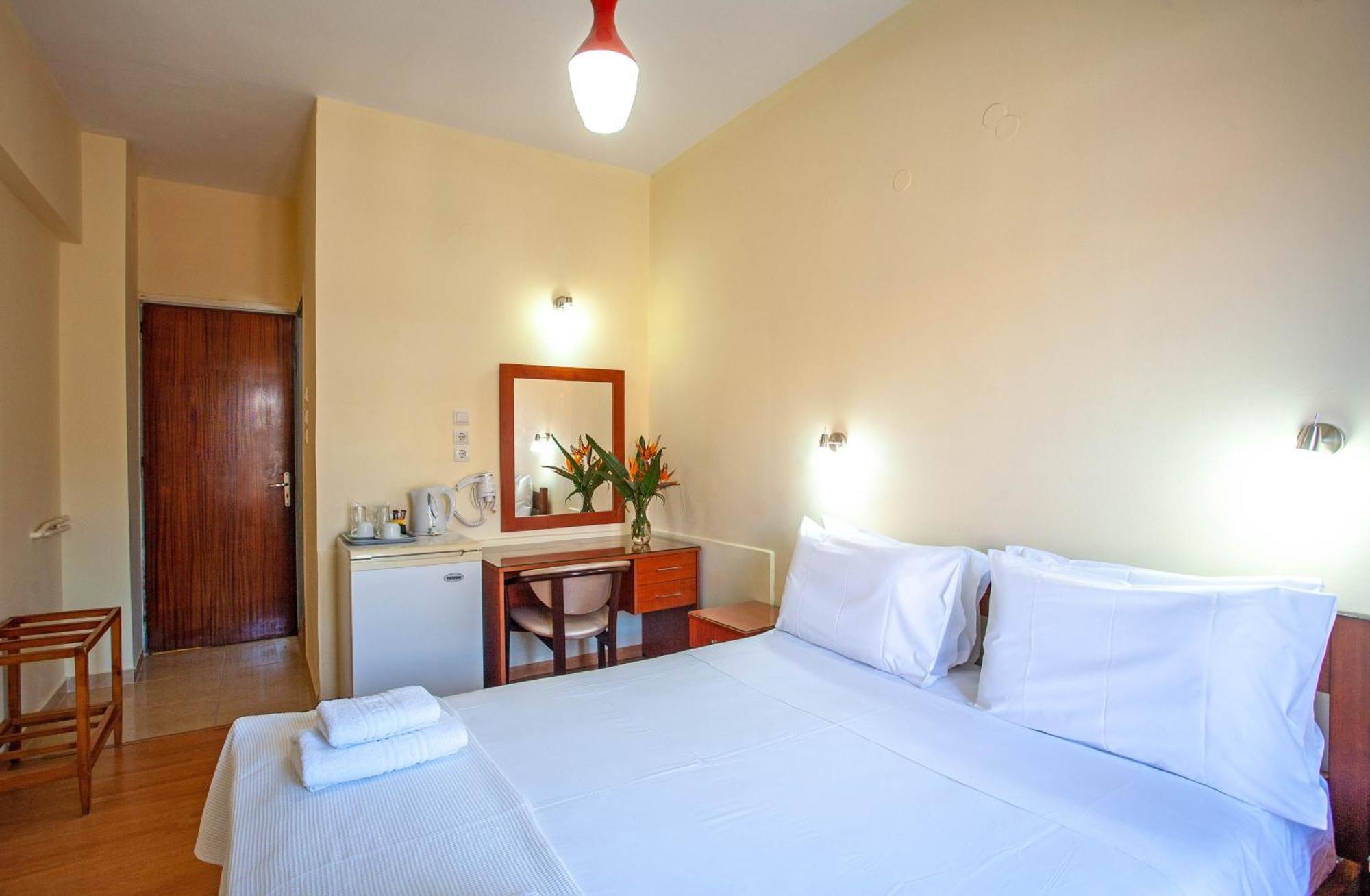 Double or Twin Room Partial Sea View,1566995690:JPEG