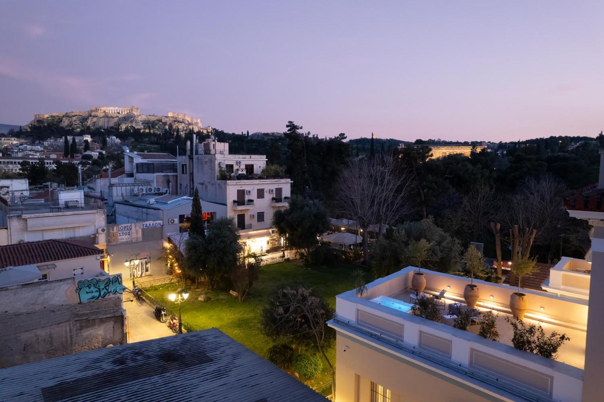 Macbeth – Suite with Outdoor Jacuzzi & Acropolis View