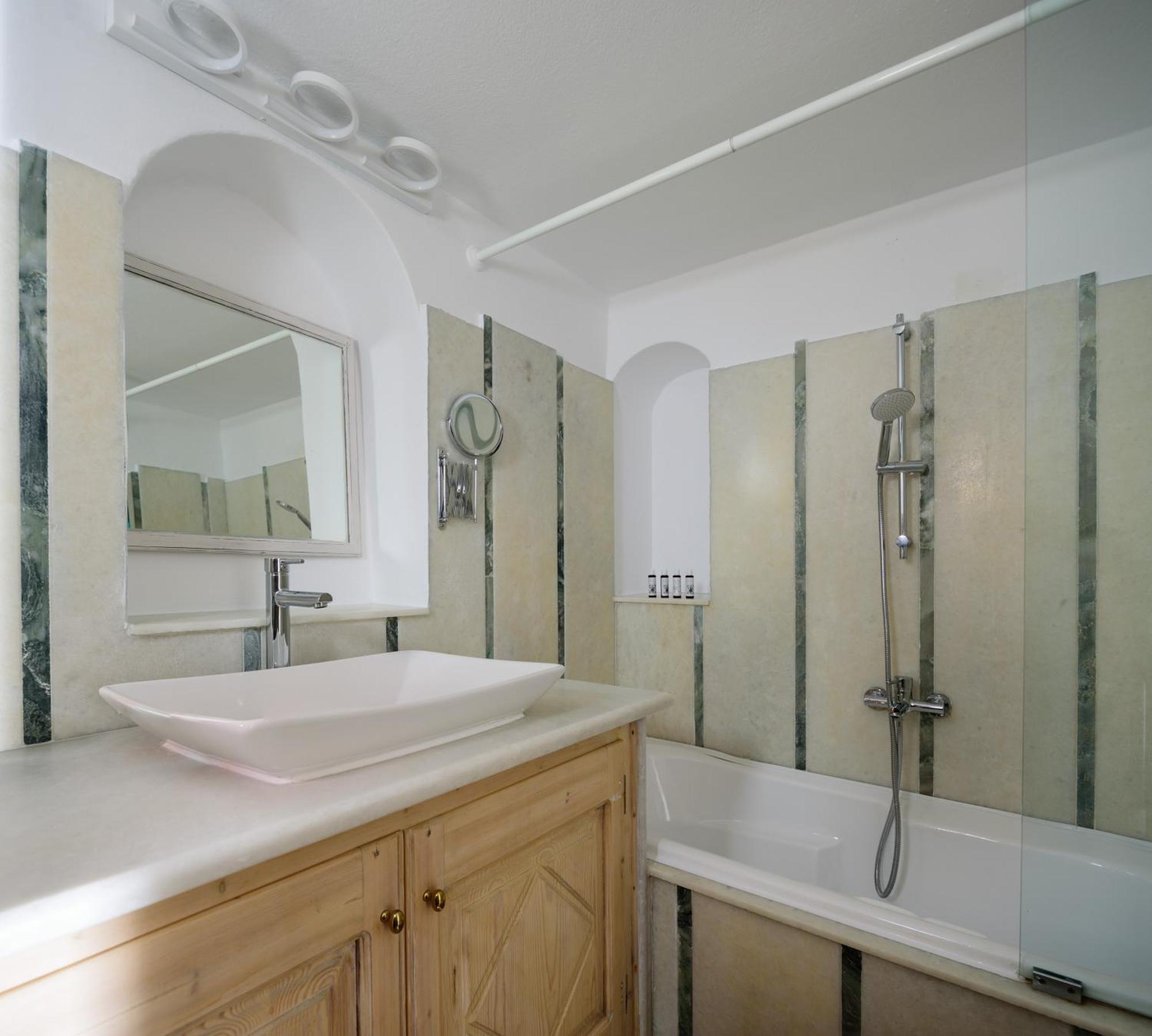 Elegant Cave Suite – Caldera Sea view & Volcano View
