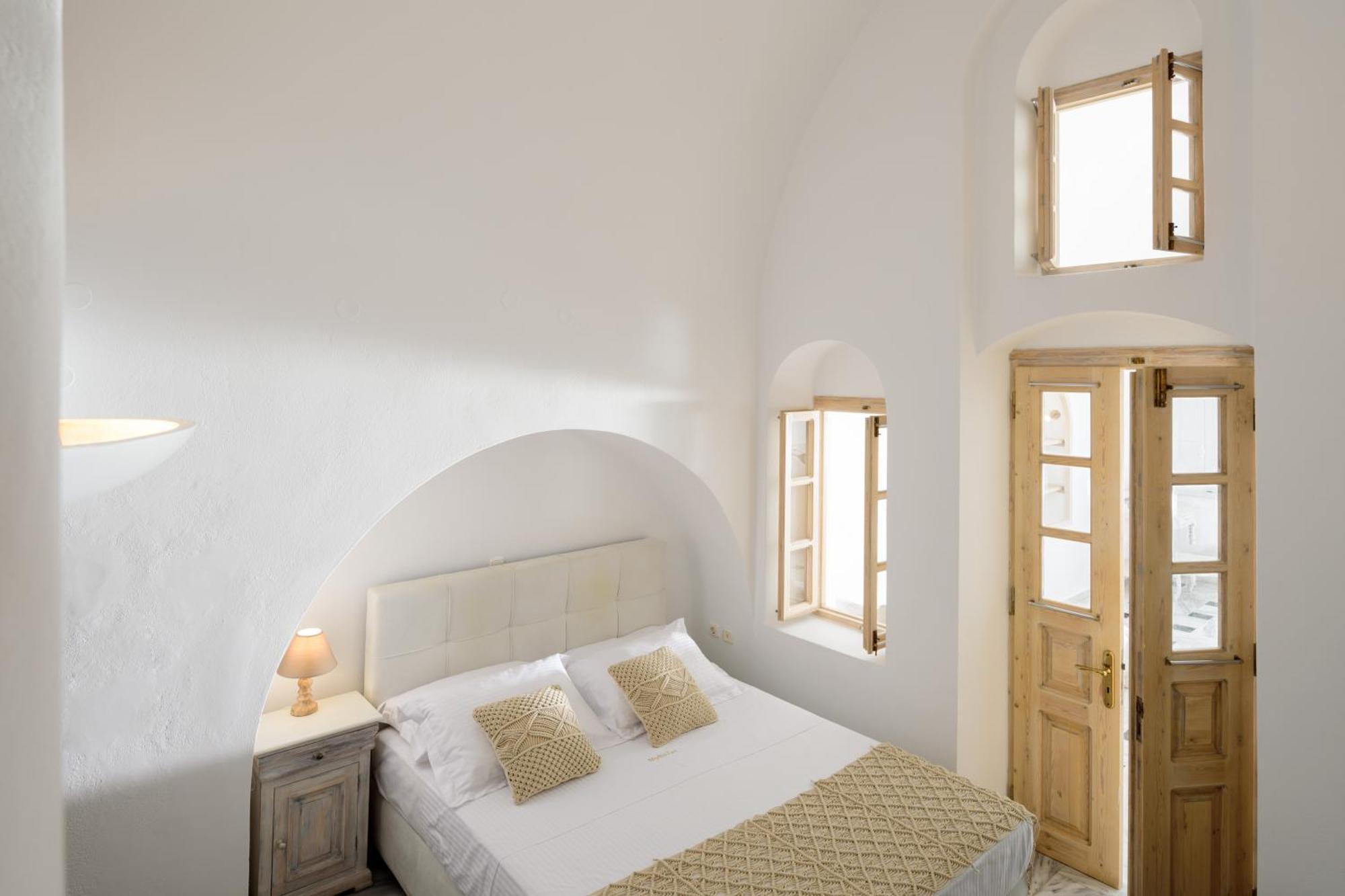 Elegant Cave Suite – Caldera Sea view & Volcano View