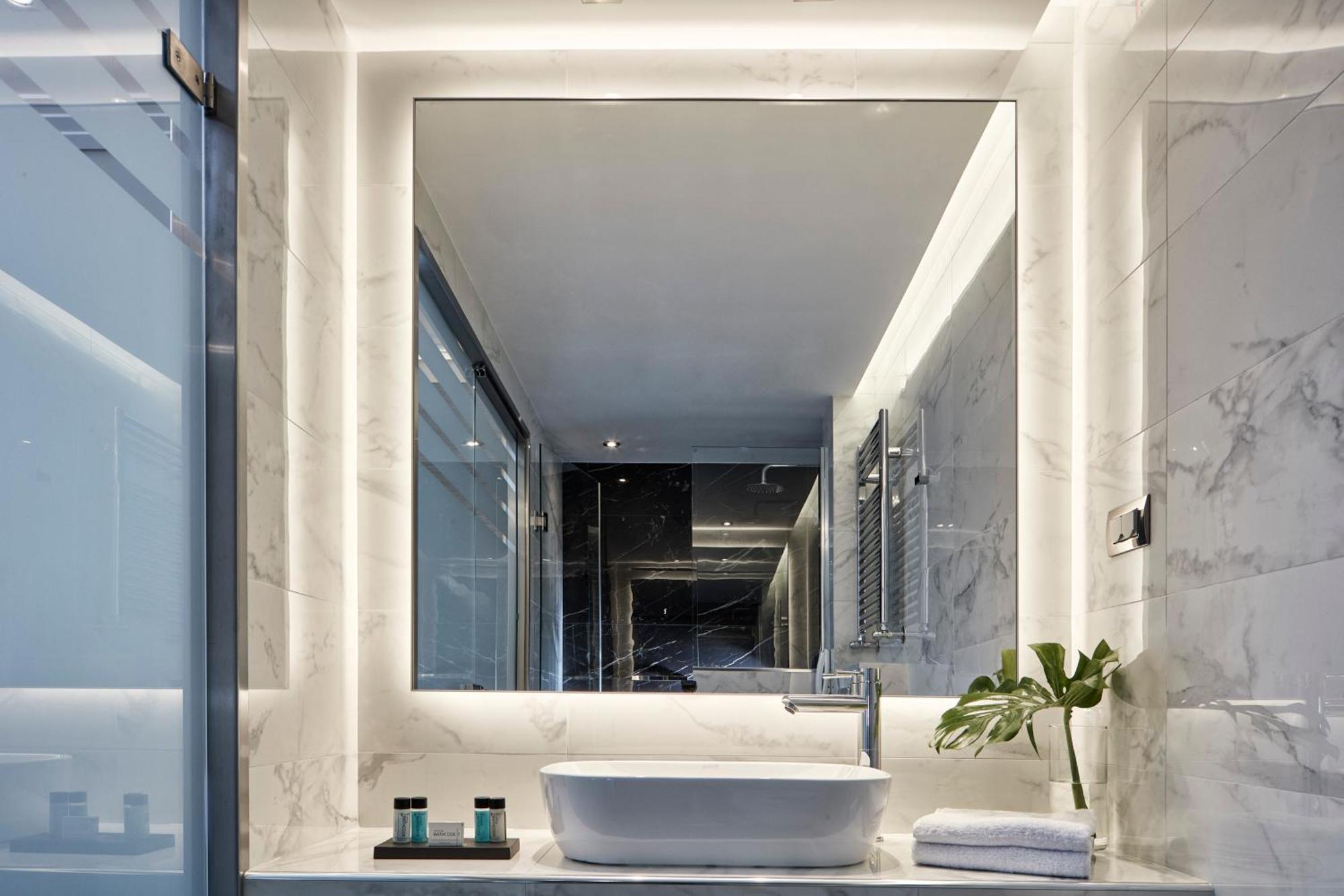 Superior Suite,1572776474:JPEG