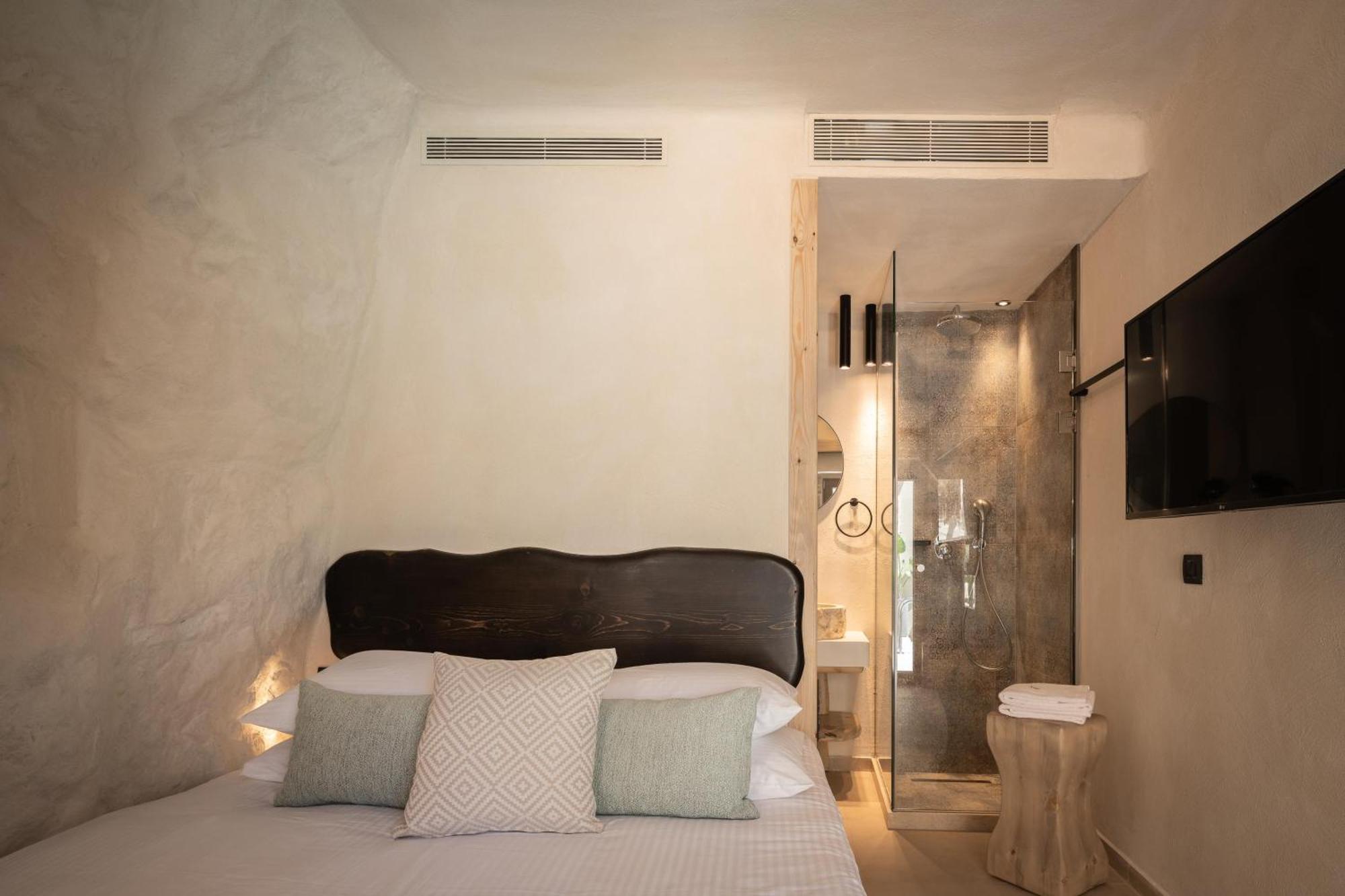 Double Room,1574770211:JPEG