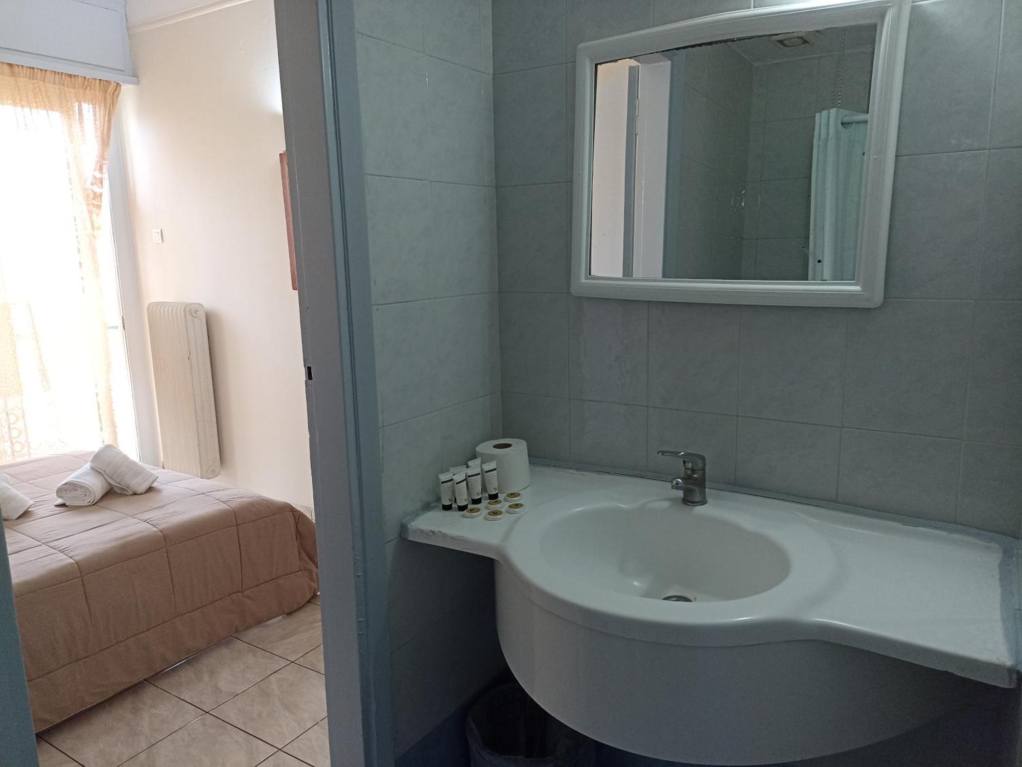 Family Room Private Bathroom