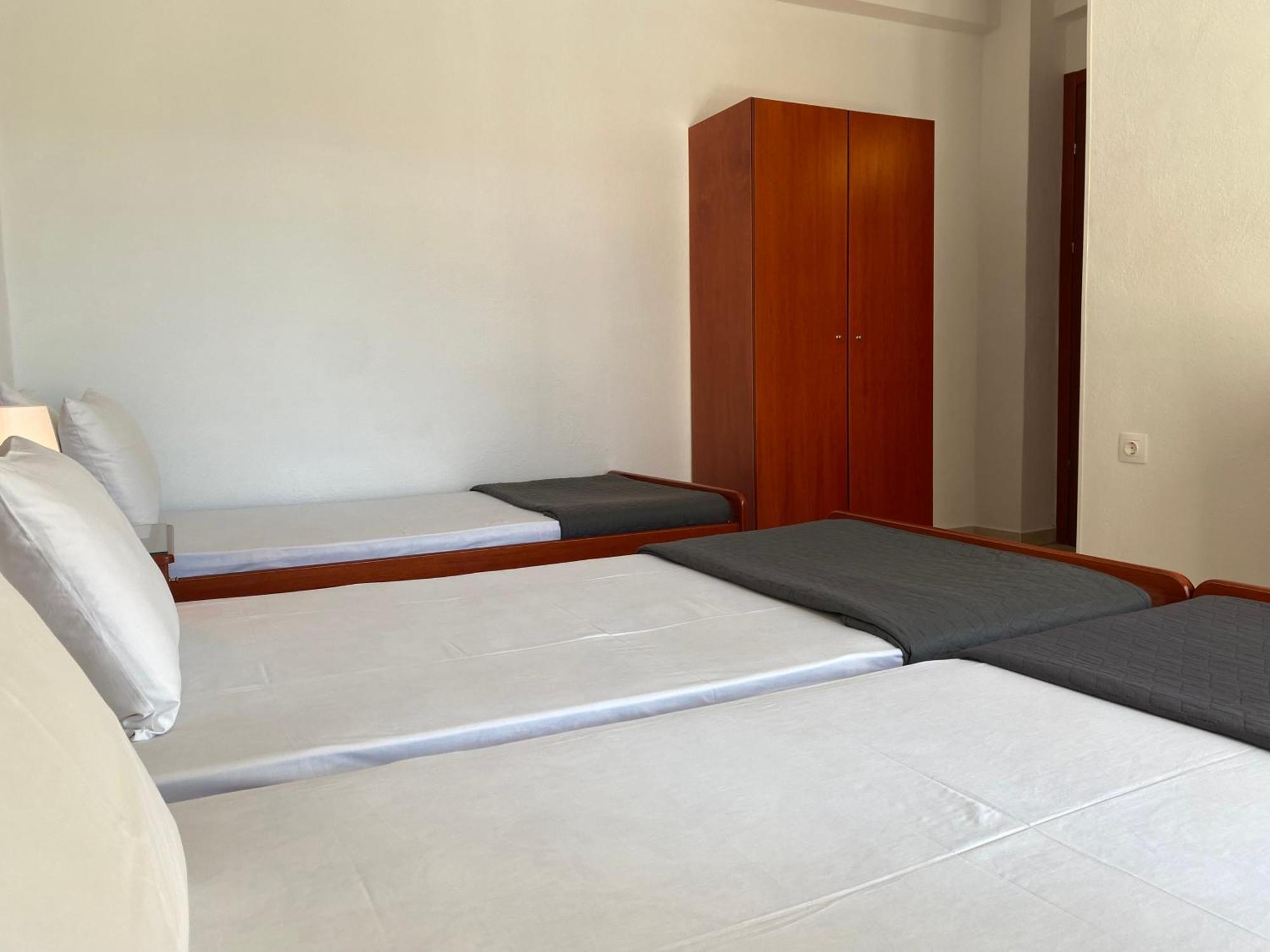 Dreibettzimmer mit Gartenblick