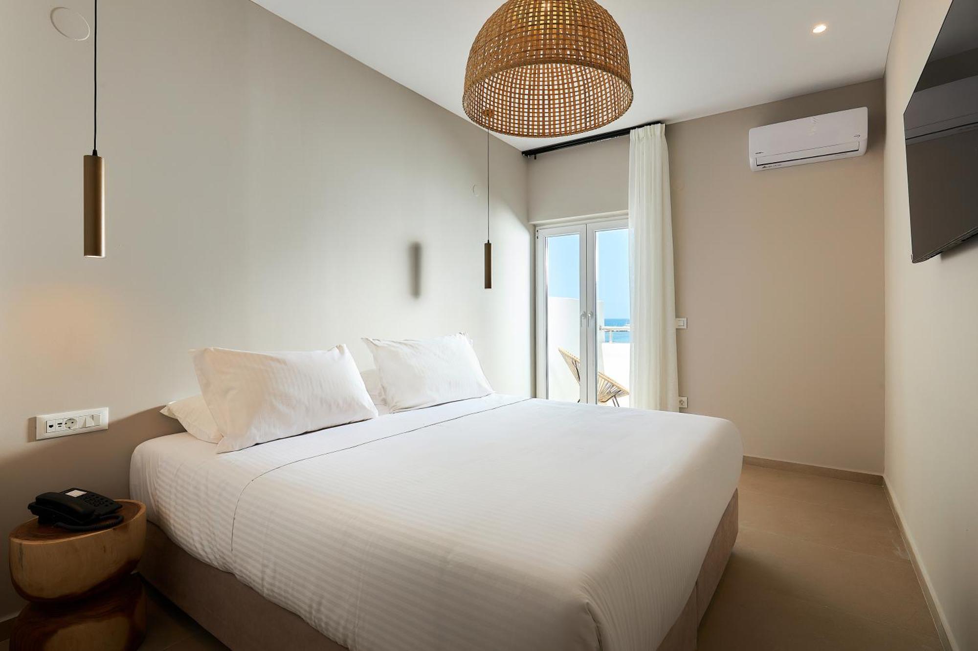 Deluxe Suite with Jacuzzi,1584832035:JPEG