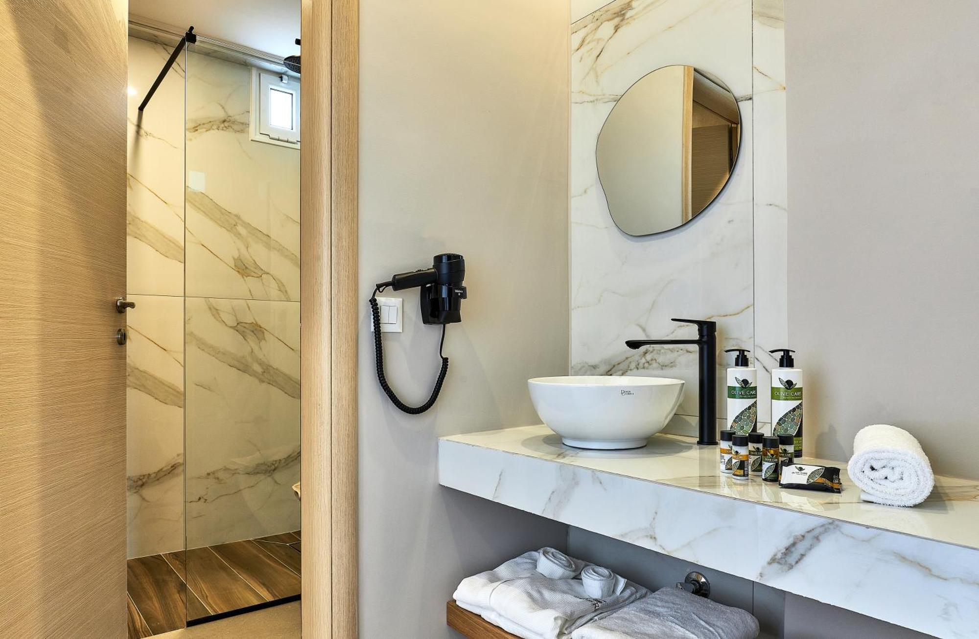 Deluxe Double Room with Jacuzzi,1584832016:JPEG