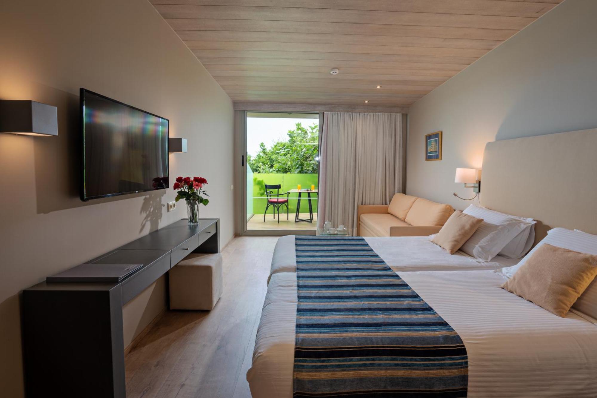 Junior Suite with Sea View & Jetted Tub