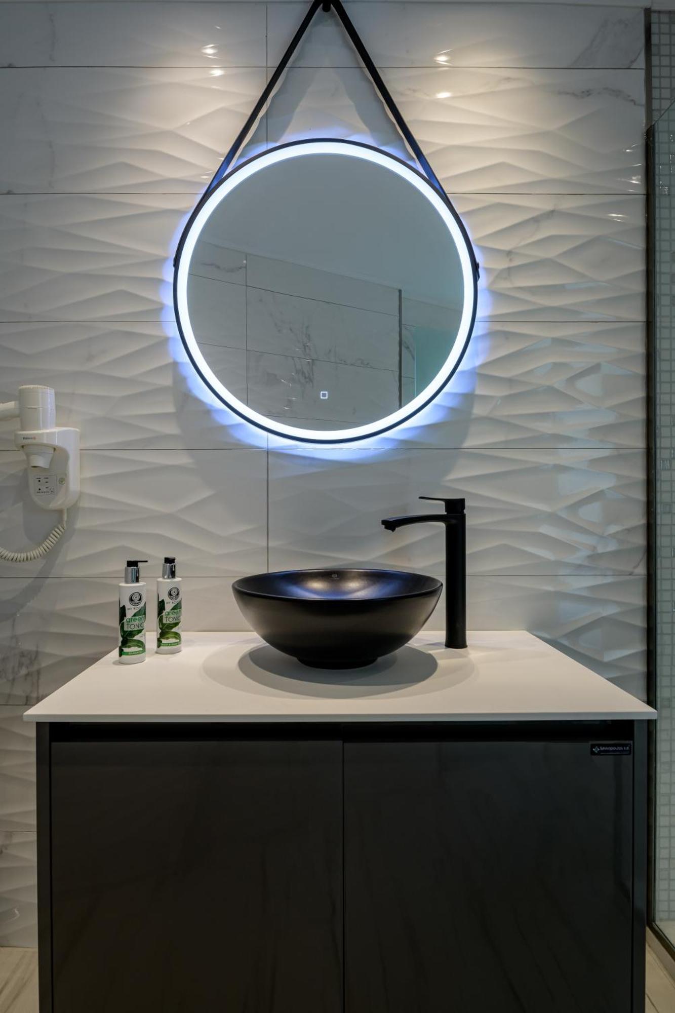 Suite,1587499006:JPEG