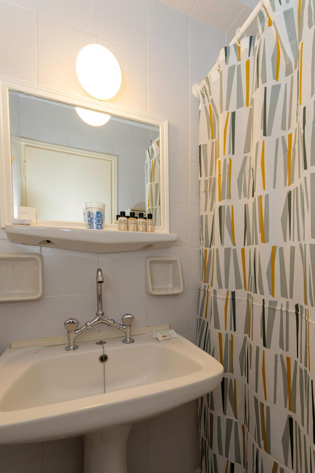 Double Room,1587510299:JPEG