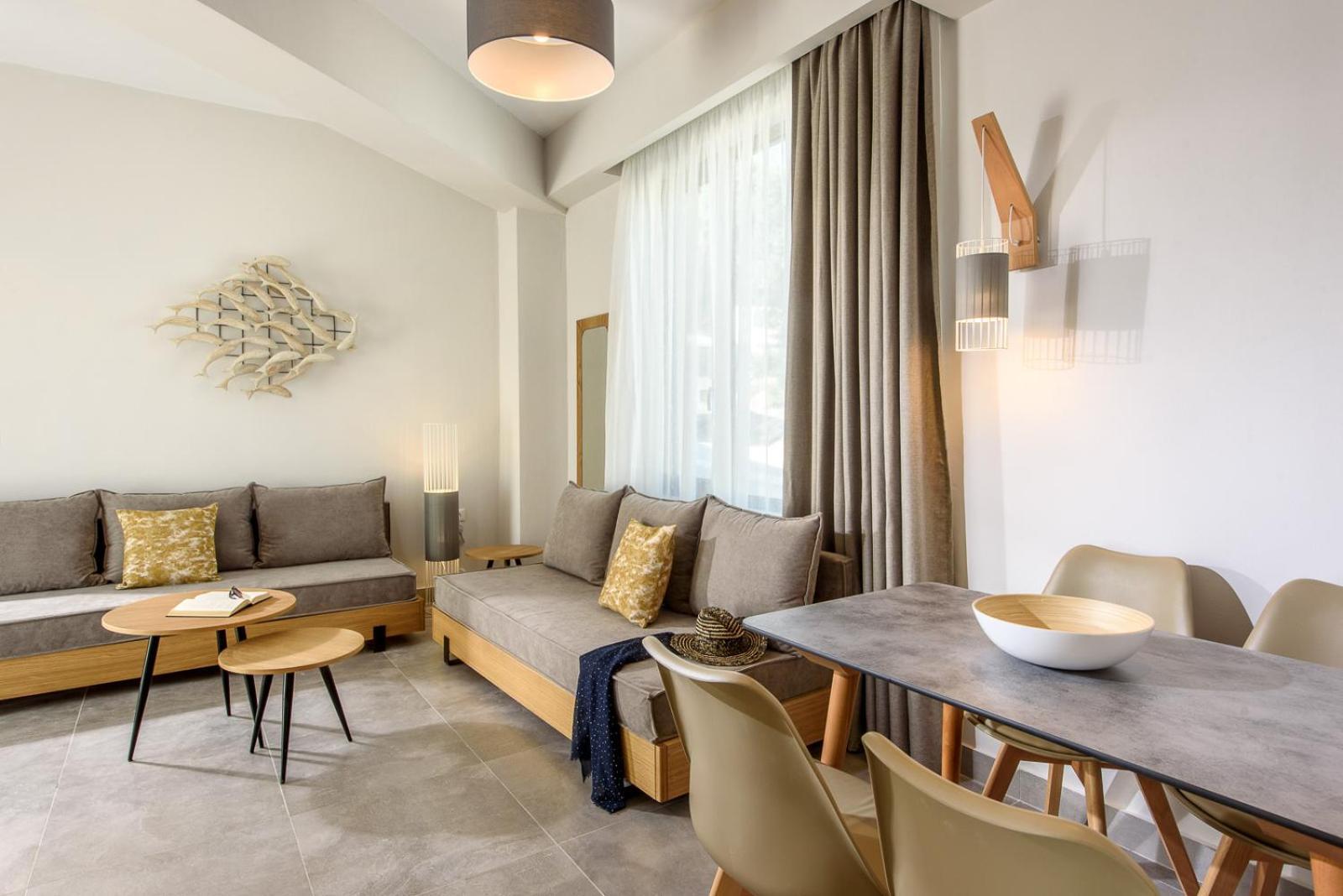 One-Bedroom Apartment Pool Front