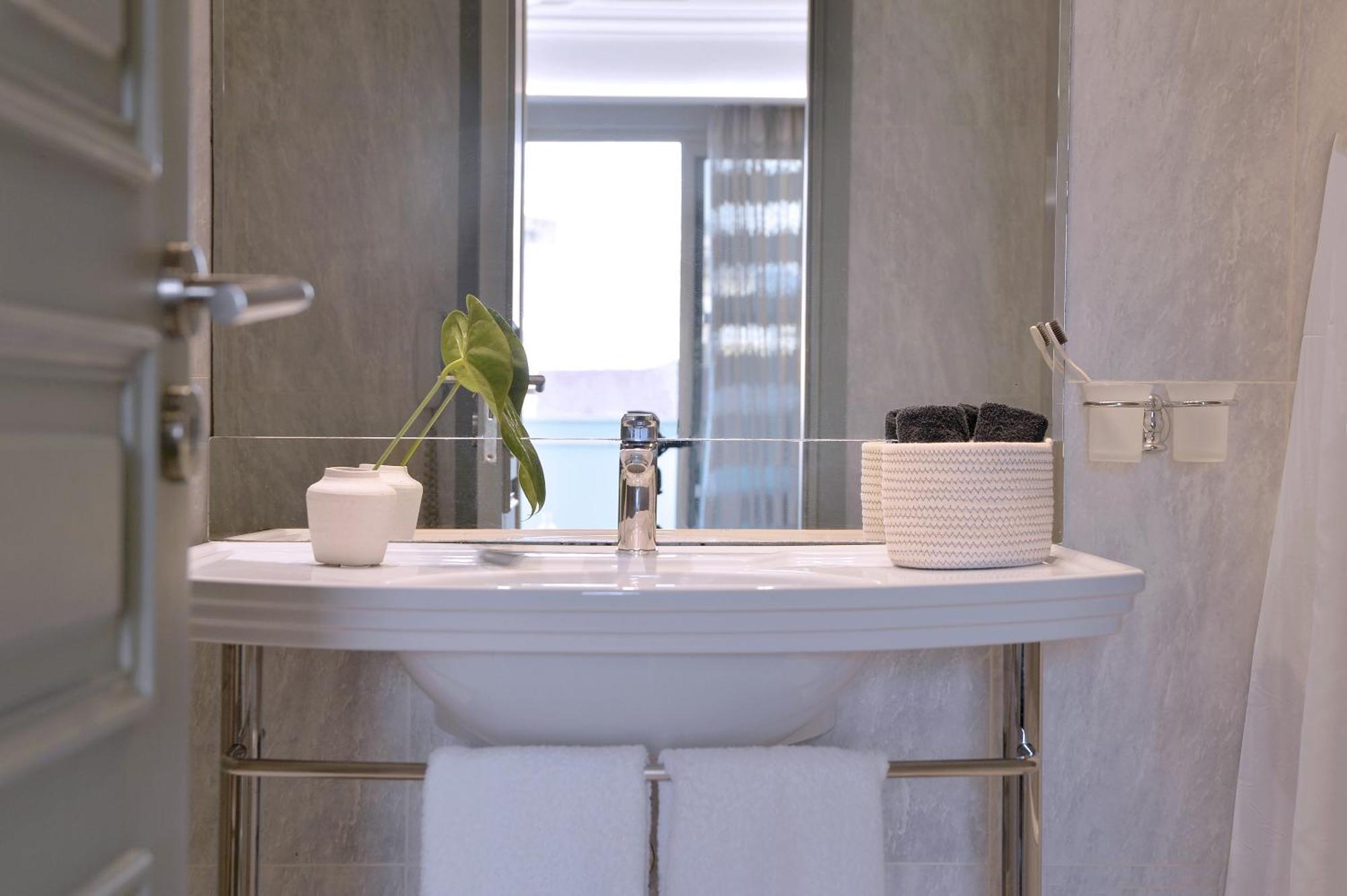 Master Suite,1588078339:JPEG