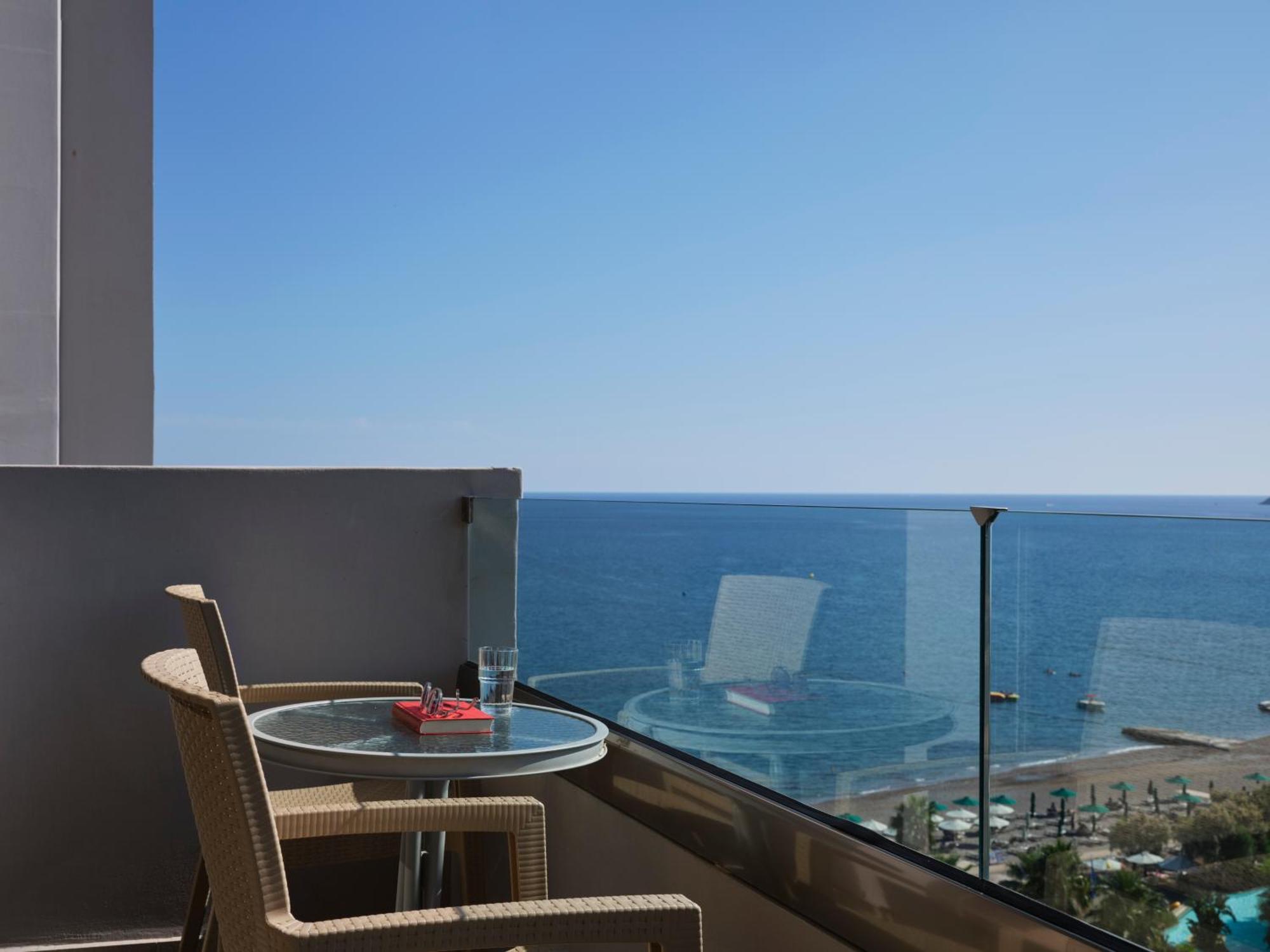 Superior Family Room Side Sea View