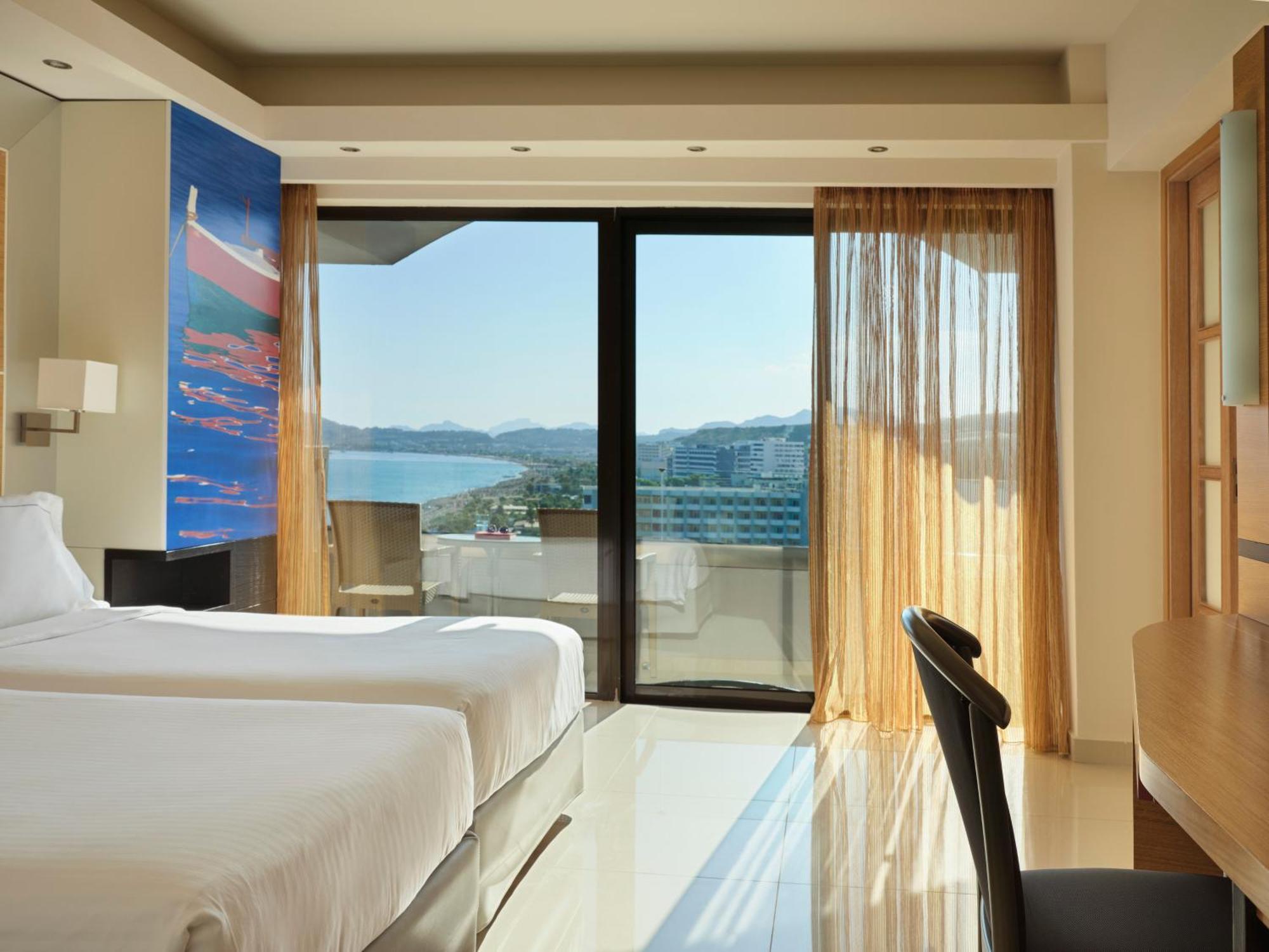 Superior Family Room Side Sea View
