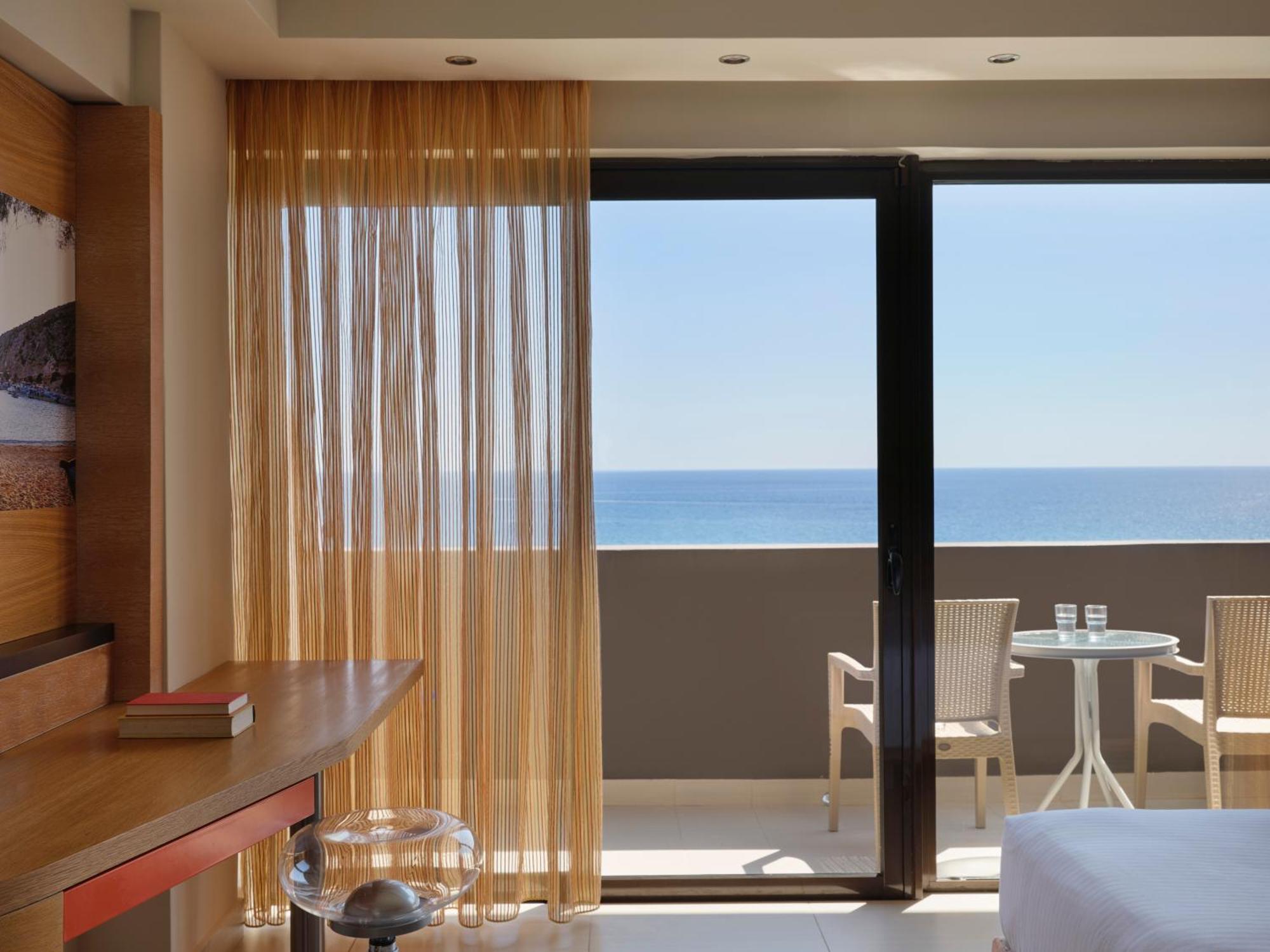 Double or Twin Room Premium Front Sea View