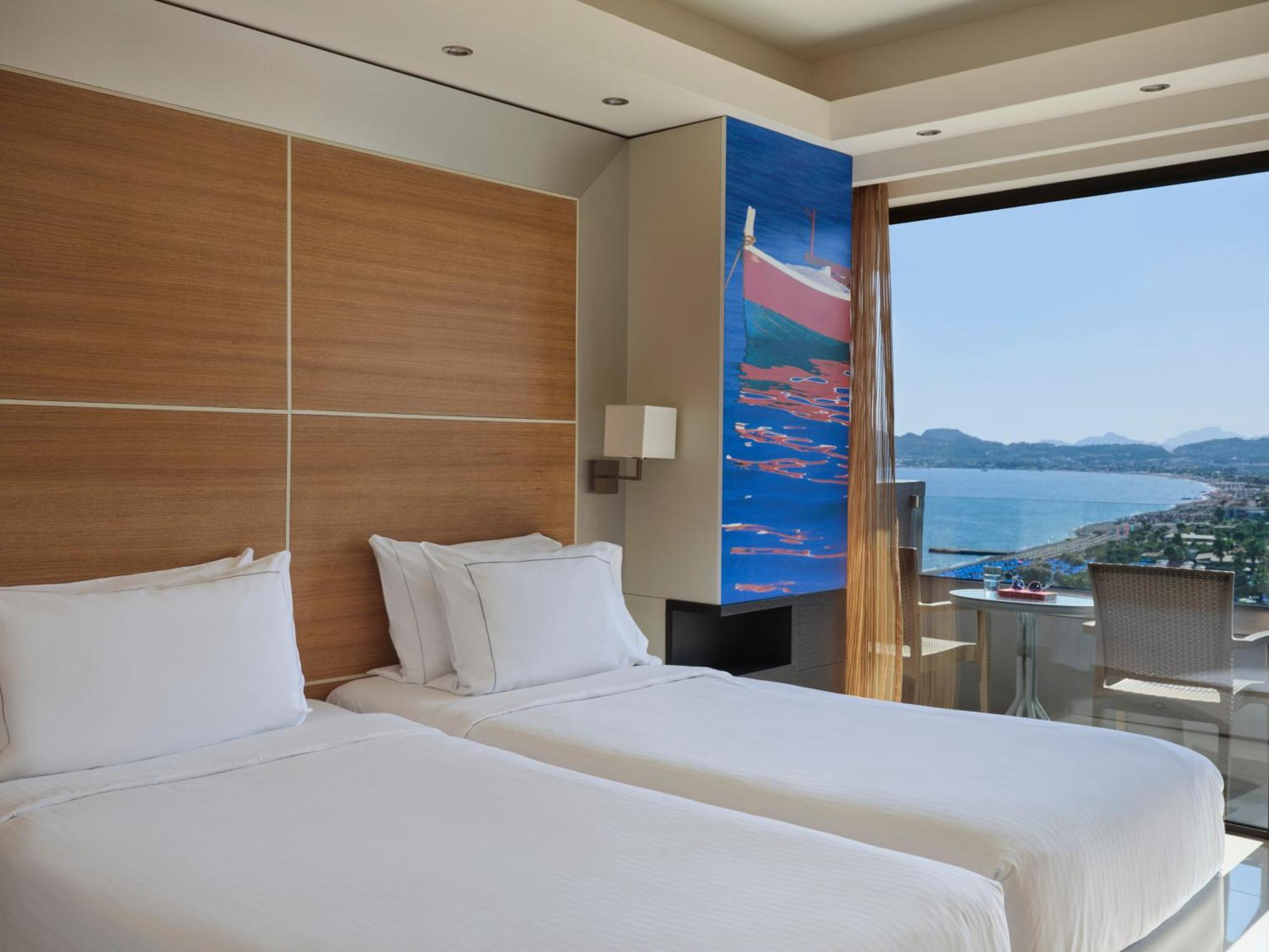 Superior Family Room Side Sea View