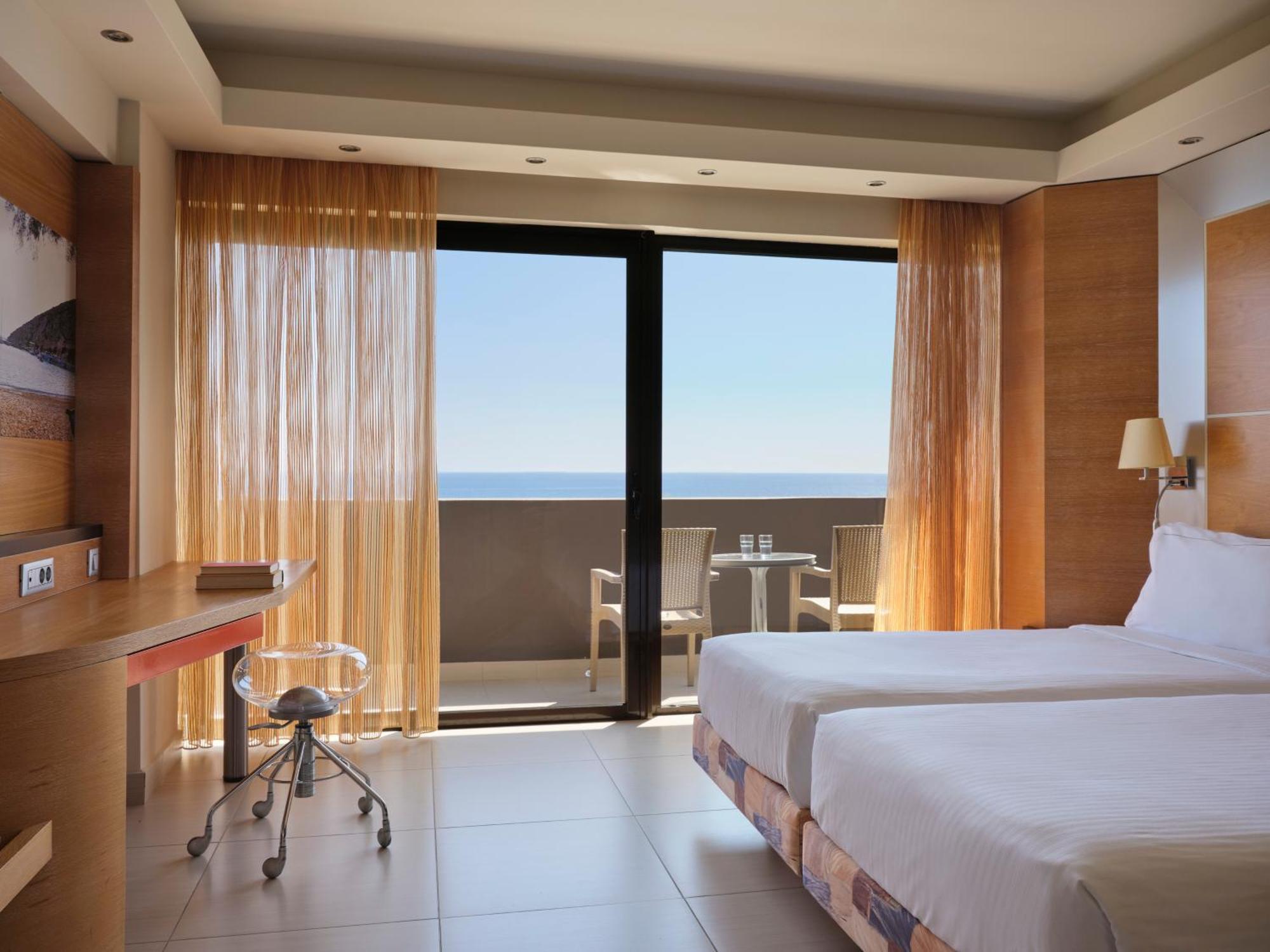 Double or Twin Room Premium Front Sea View