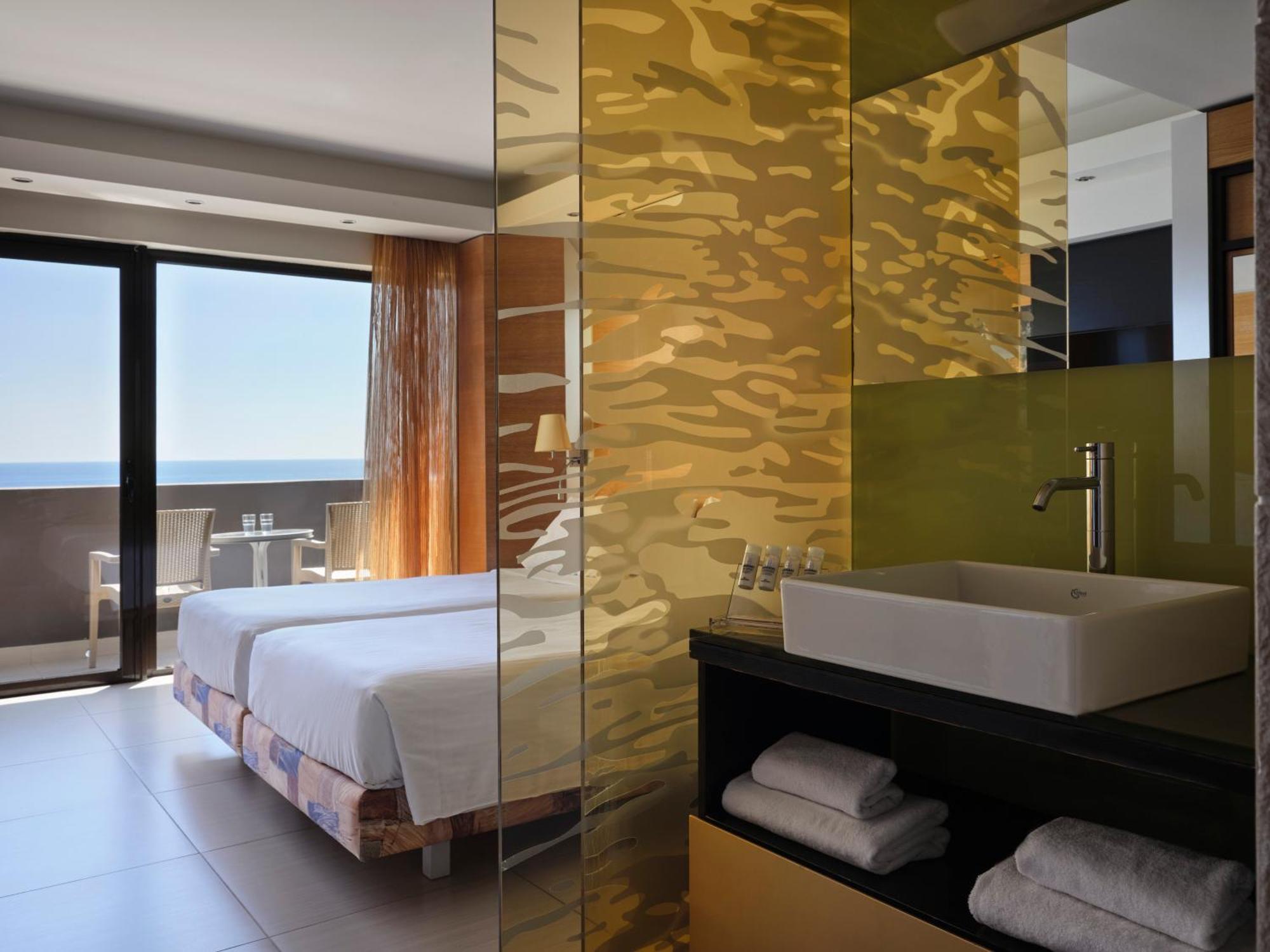 Double or Twin Room Premium Front Sea View