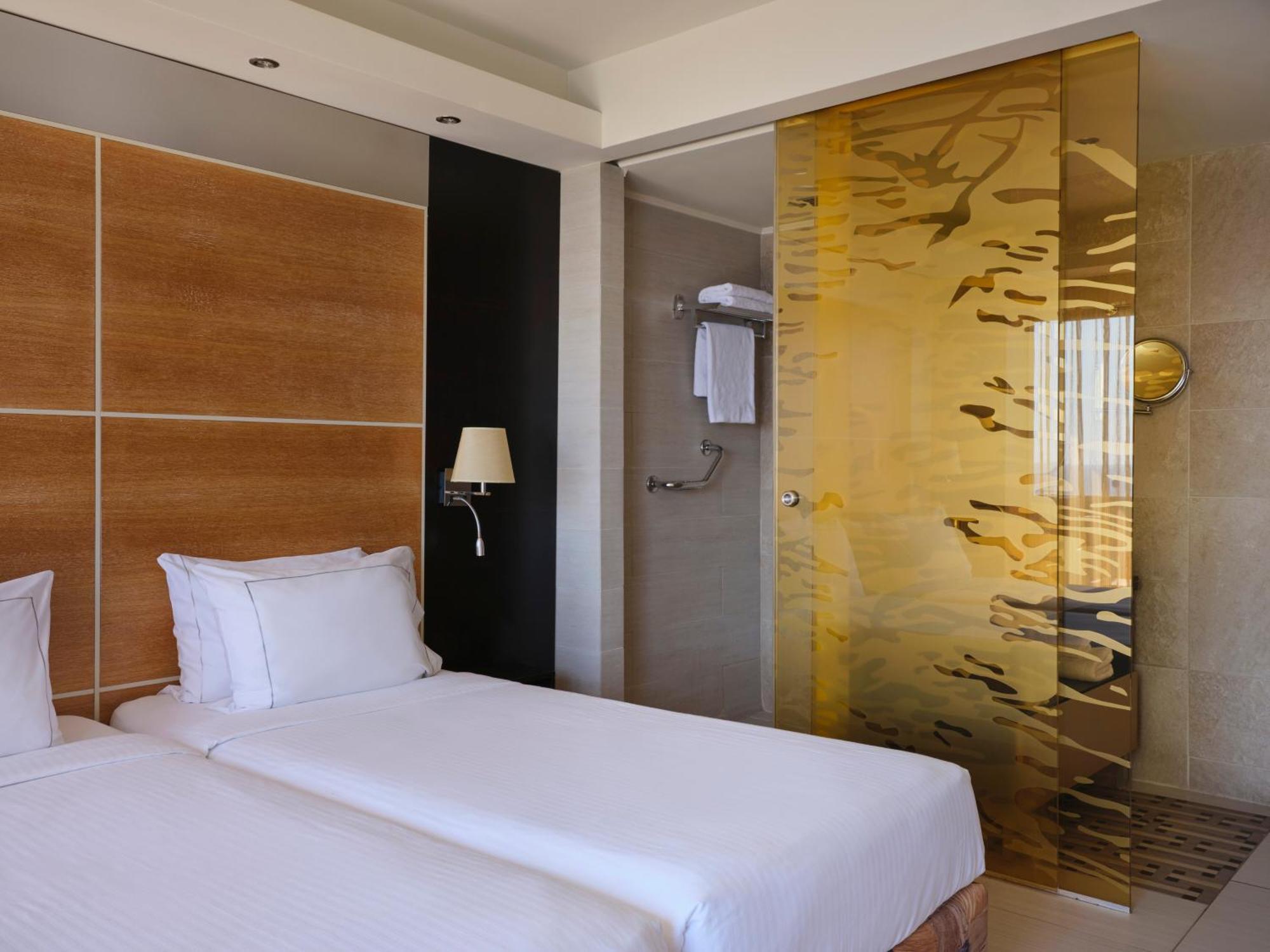 Double or Twin Room Premium Front Sea View
