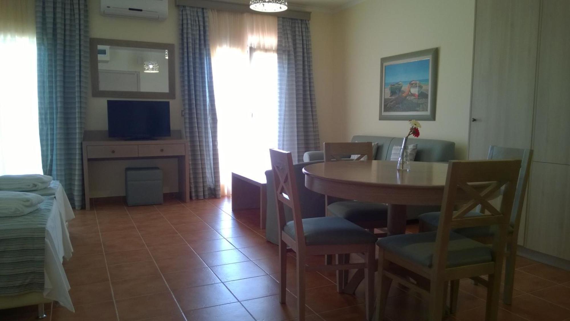 Studio Apartment Sea View Disability Access