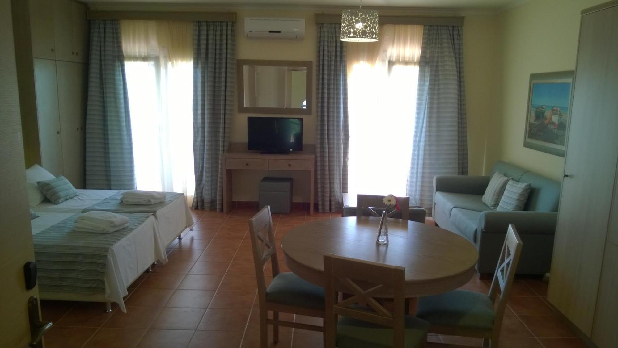 Studio Apartment Sea View Disability Access