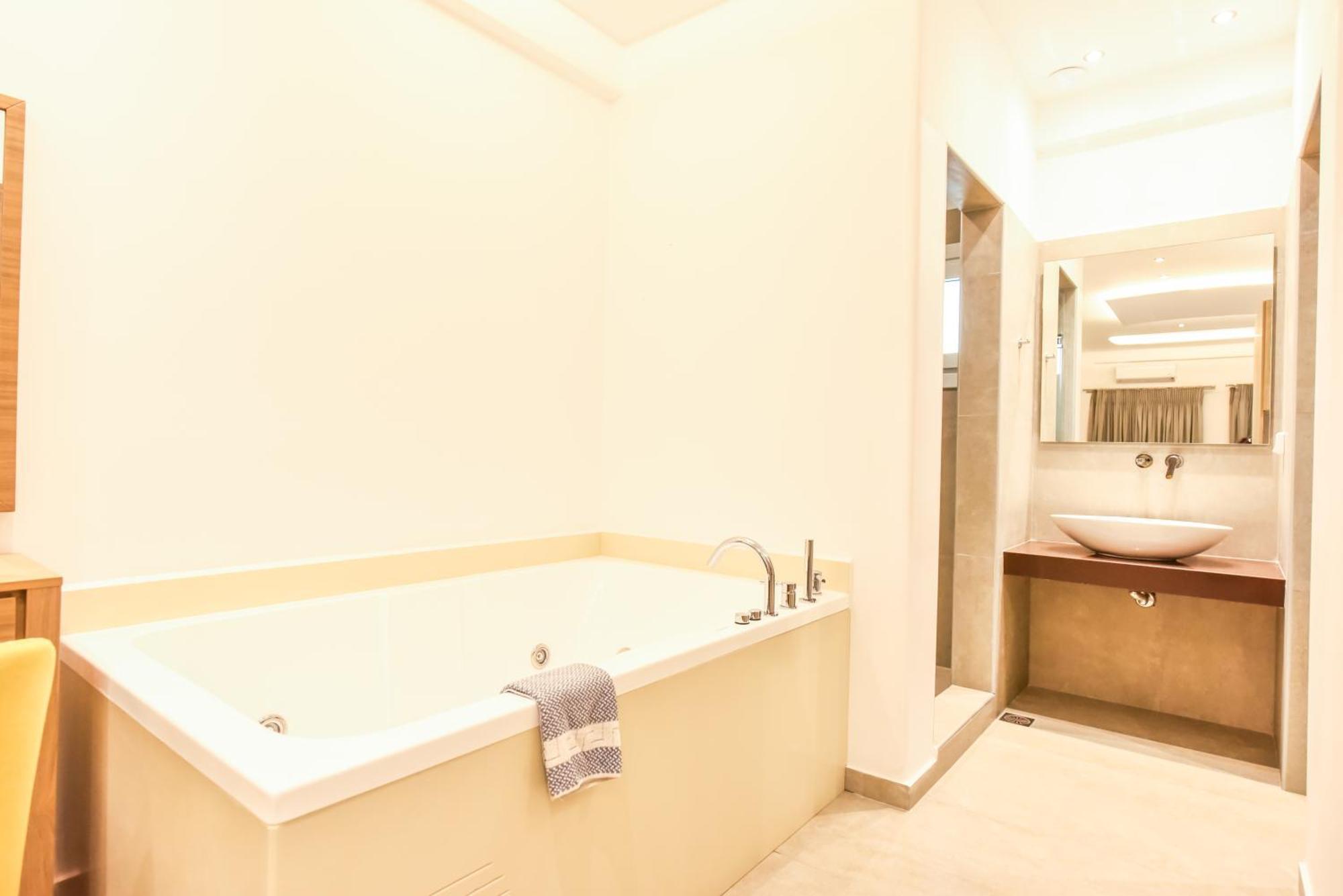 King Double Suite Hot Tub