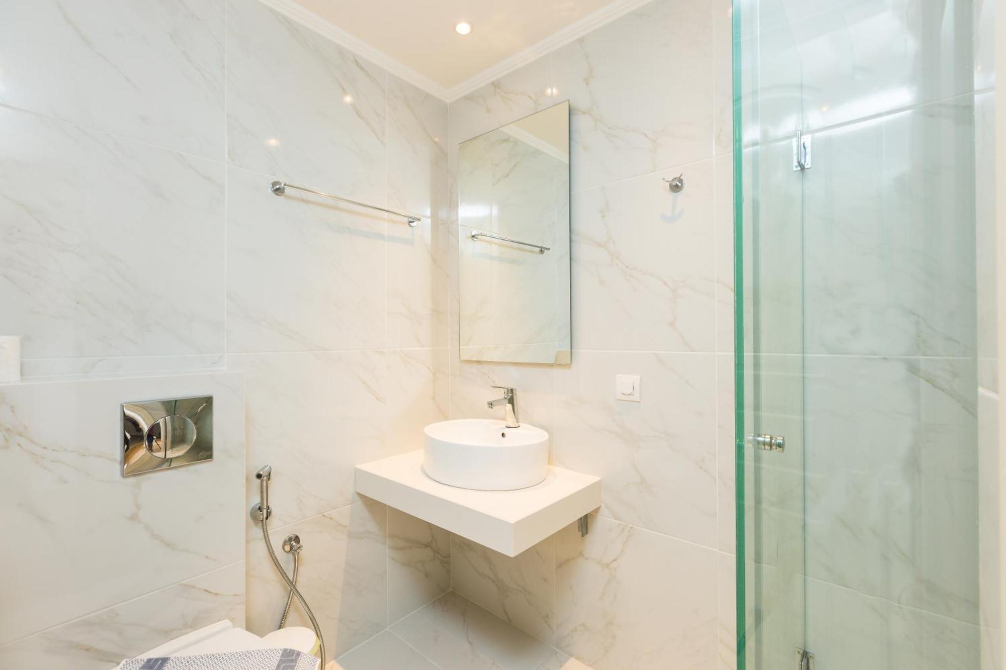 Superior One-Bedroom Apartment