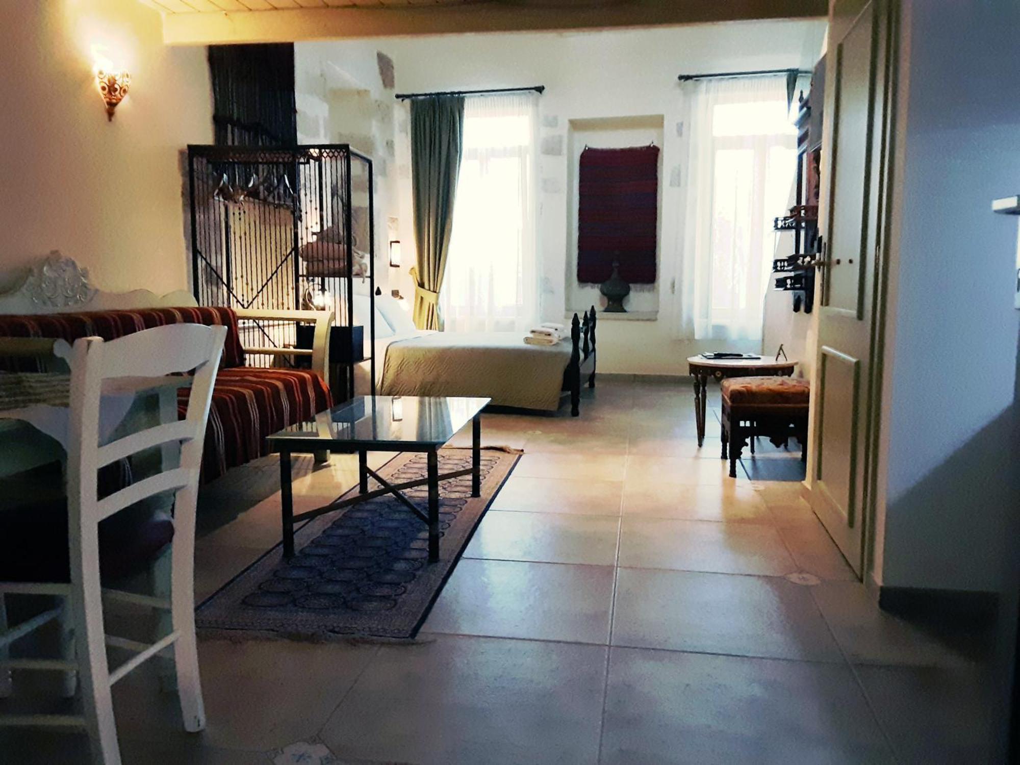 Queen Suite with Spa Bath