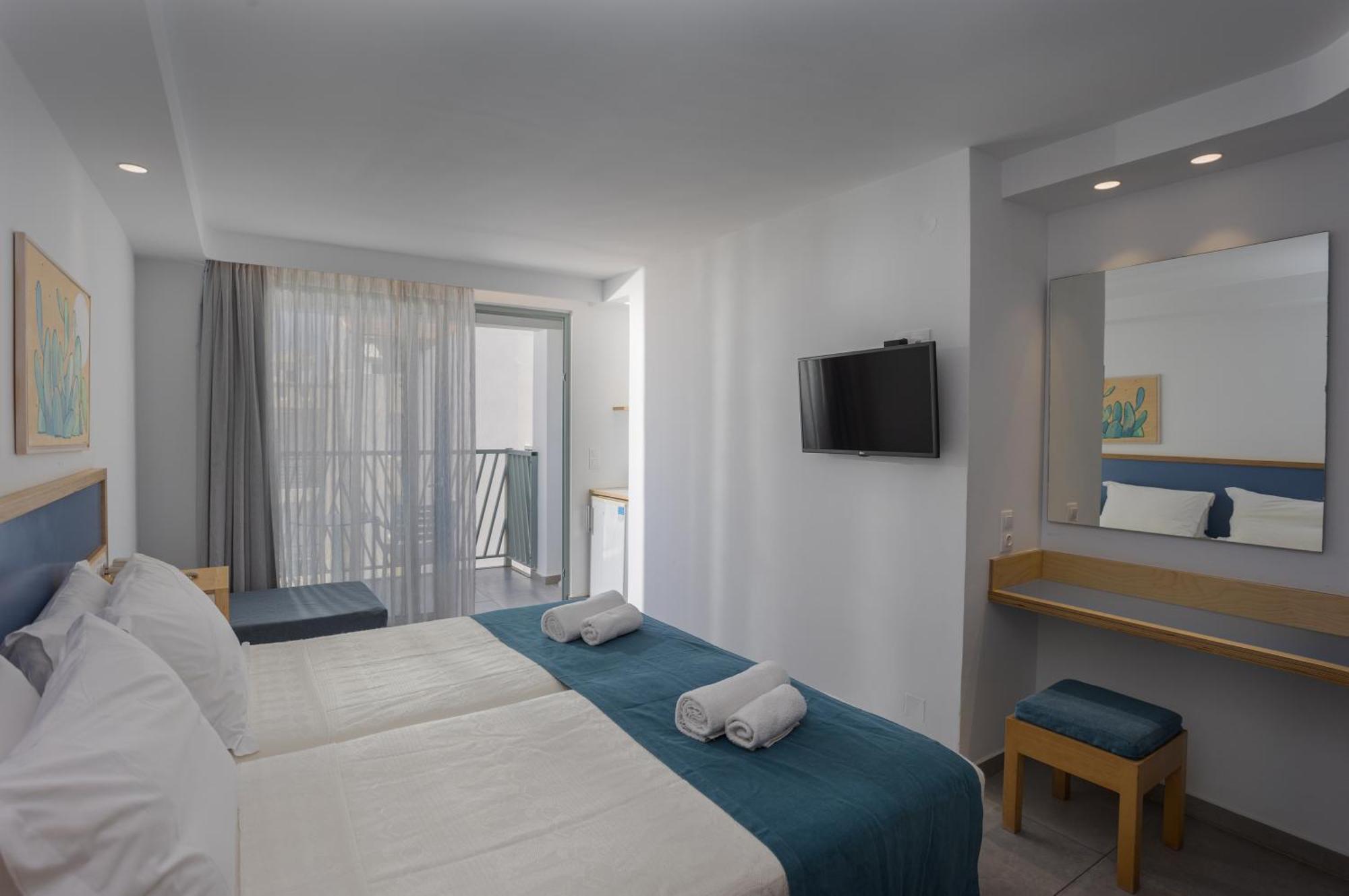 Standard Room with Pool View,1592047702:JPEG