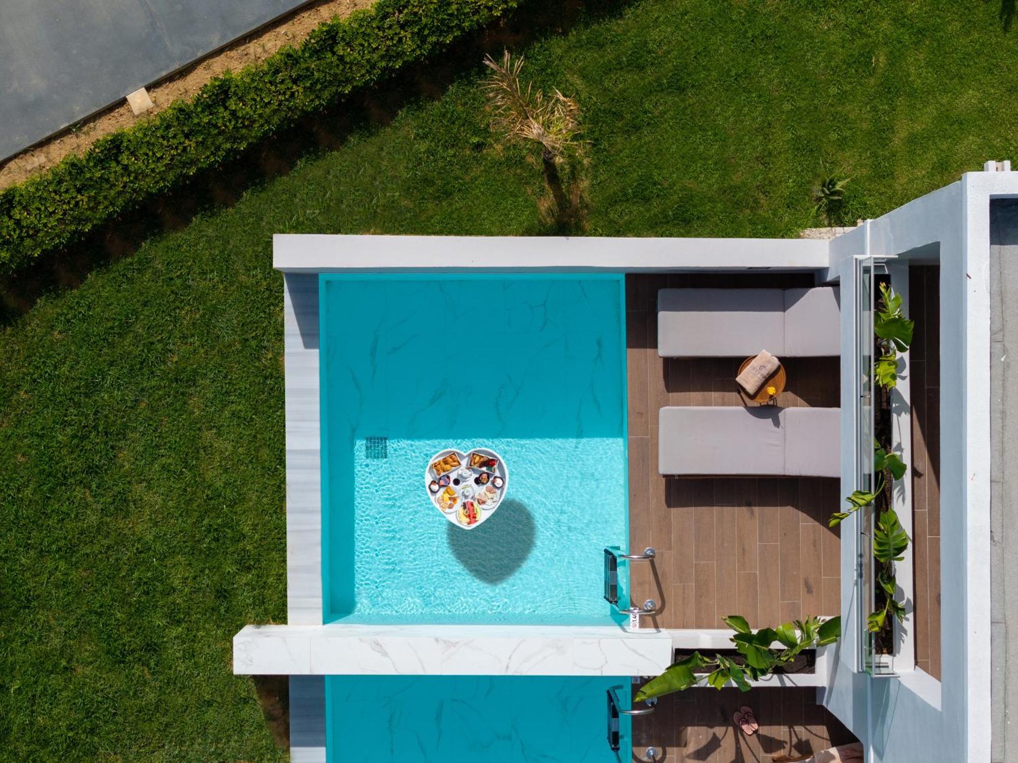 Suite Private Pool,1593648081:JPEG