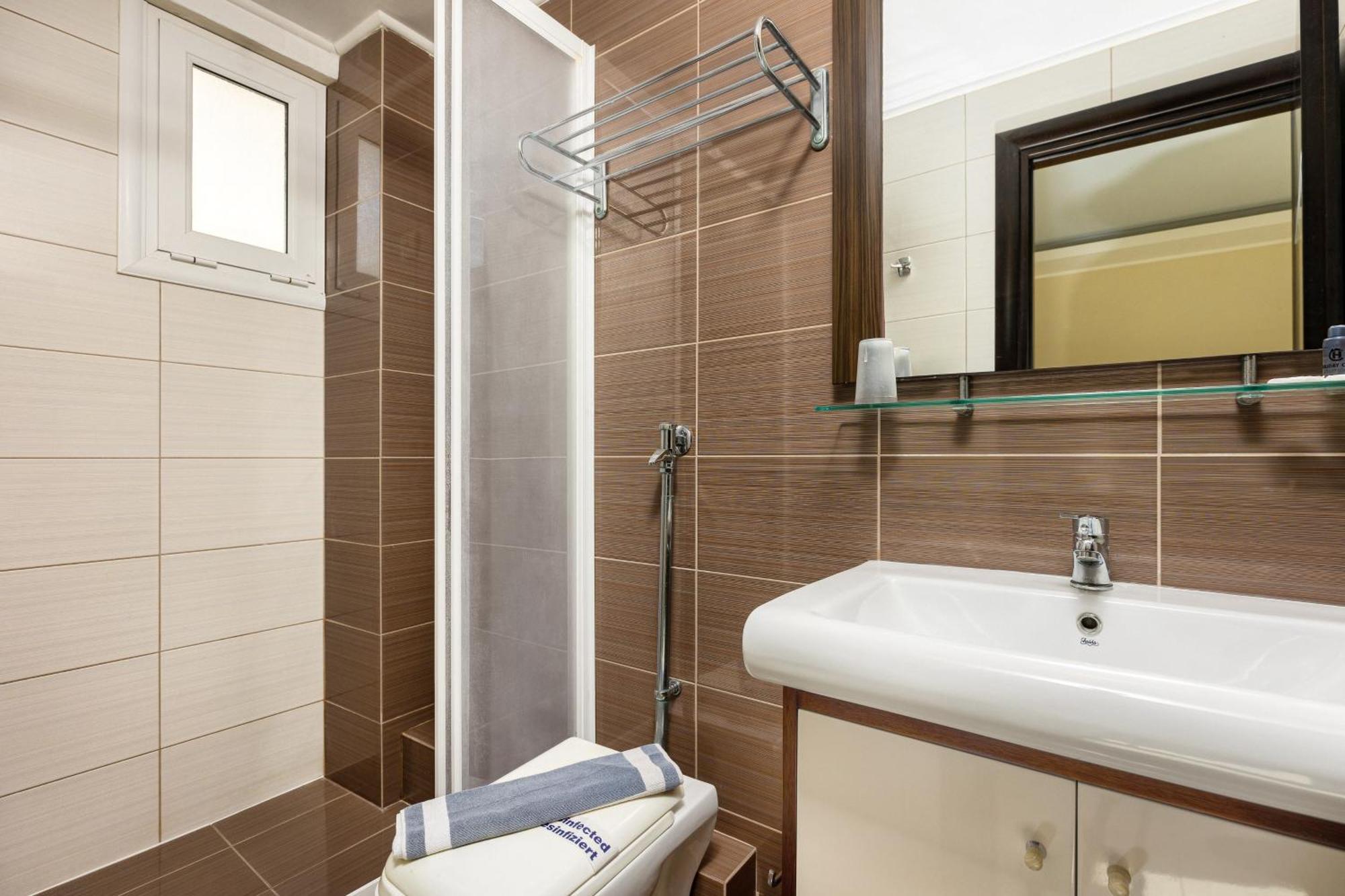 Triple Room,1598427575:JPEG