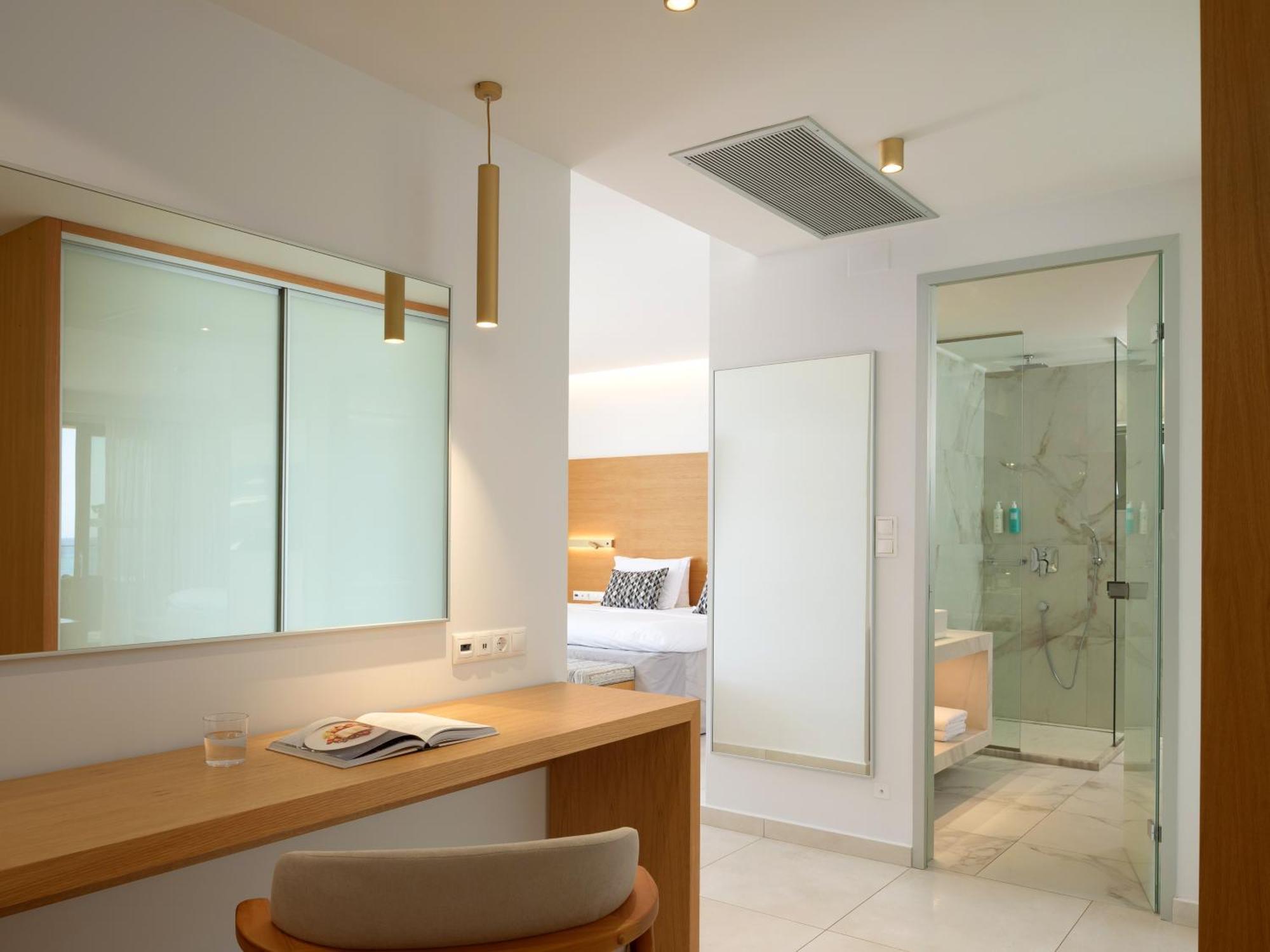 White Deluxe Suite zur Meerseite
