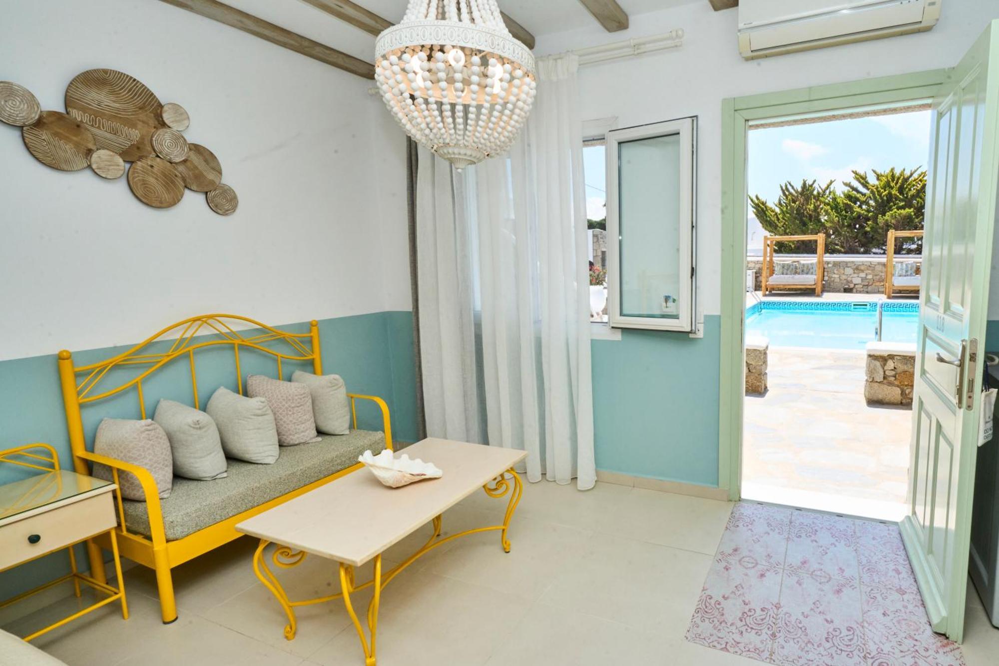 Quarto Triplo Superior com Vista para a Piscina