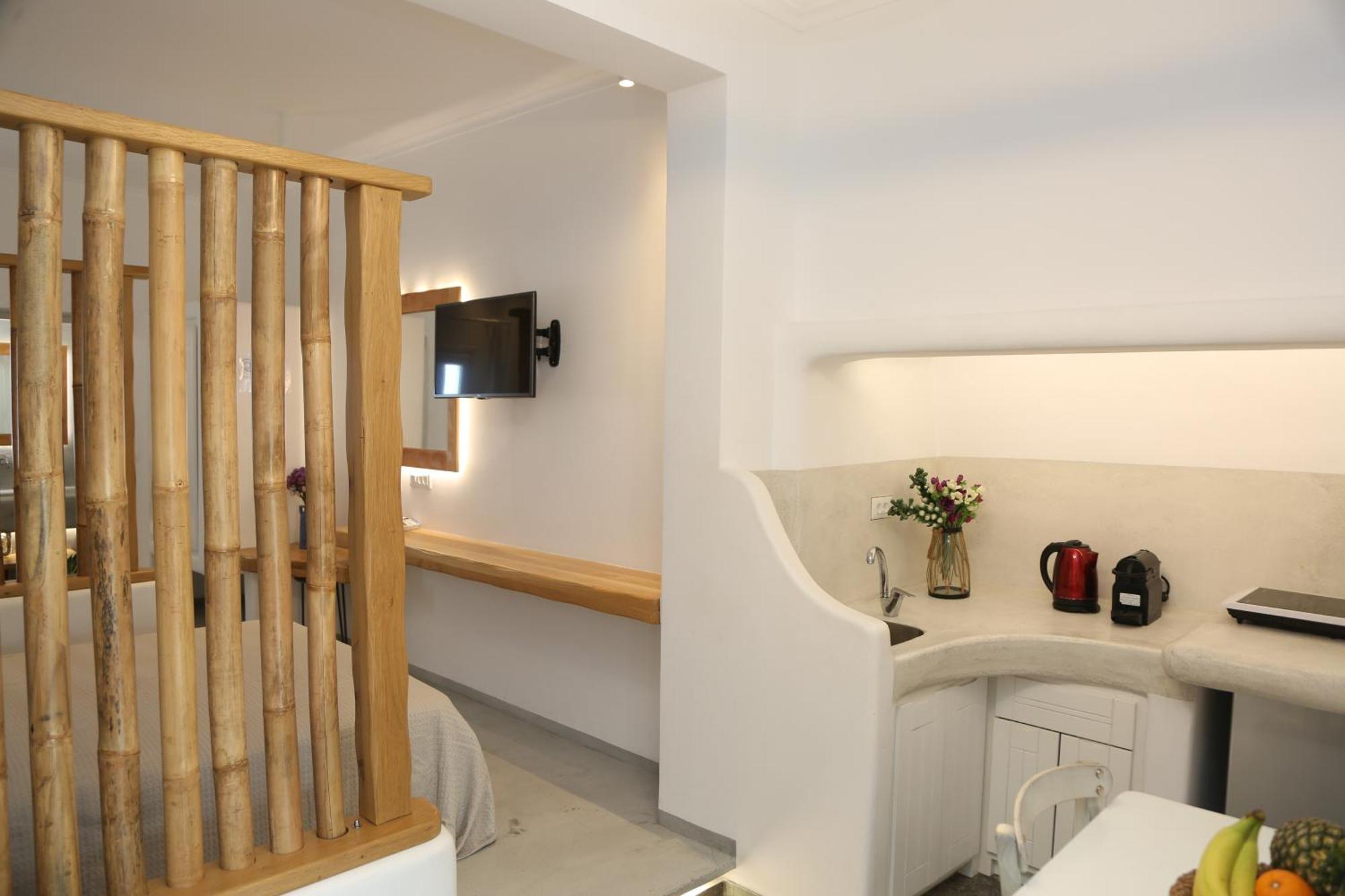 Deluxe Quadruple Studio