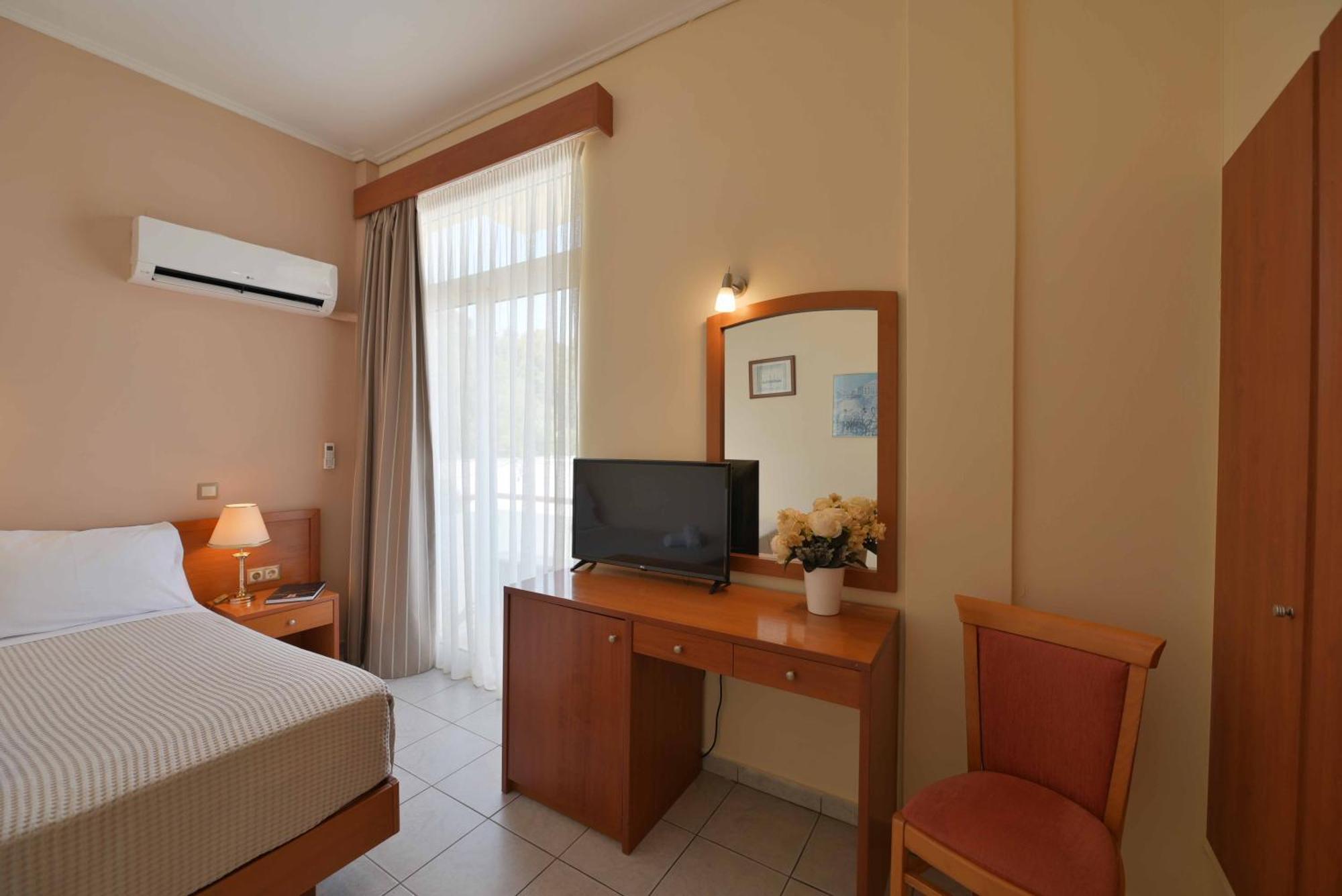 Chambre Double - Vue sur Piscine