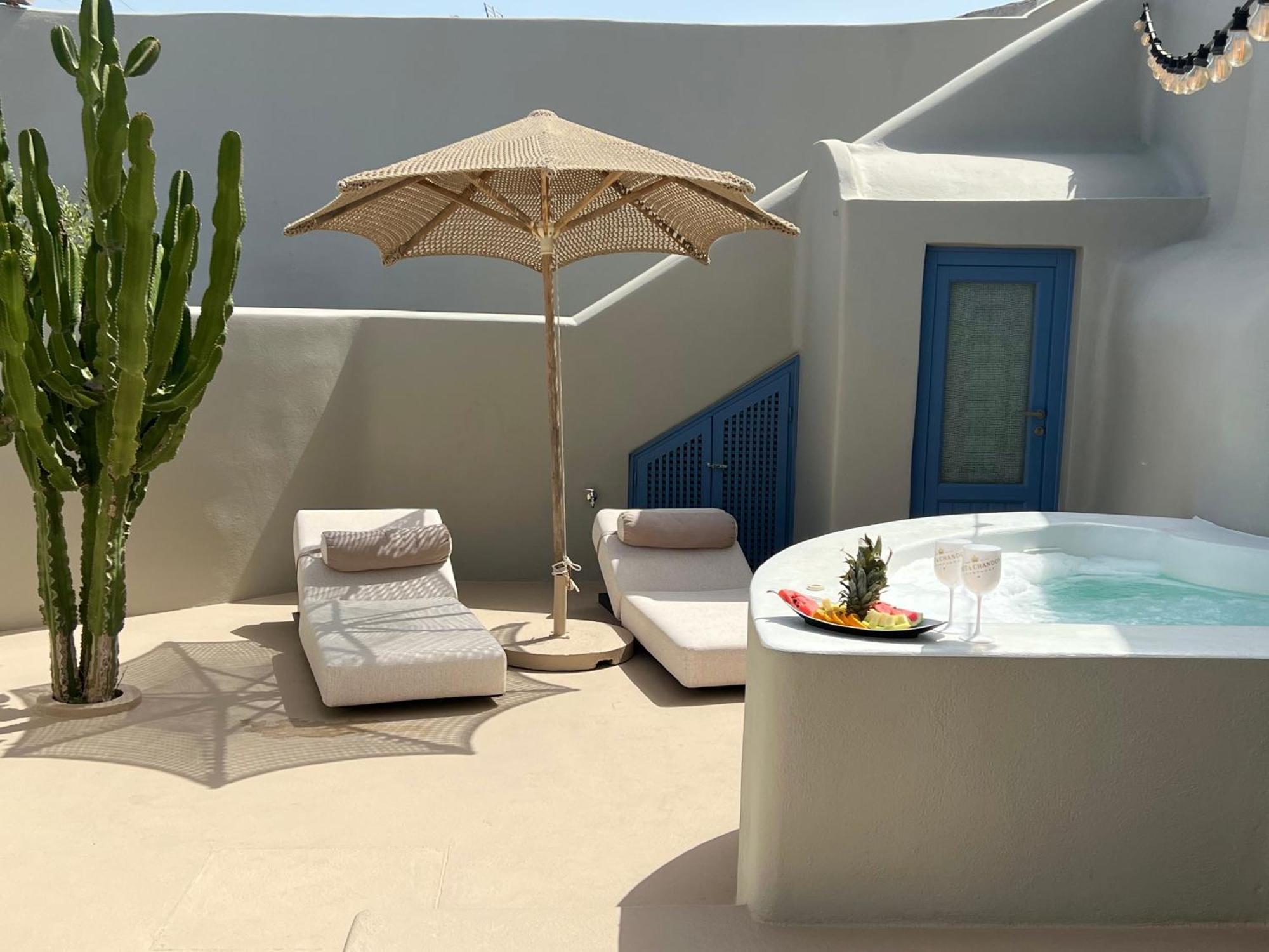 Pearl Suite Outdoor Private Heated Tub