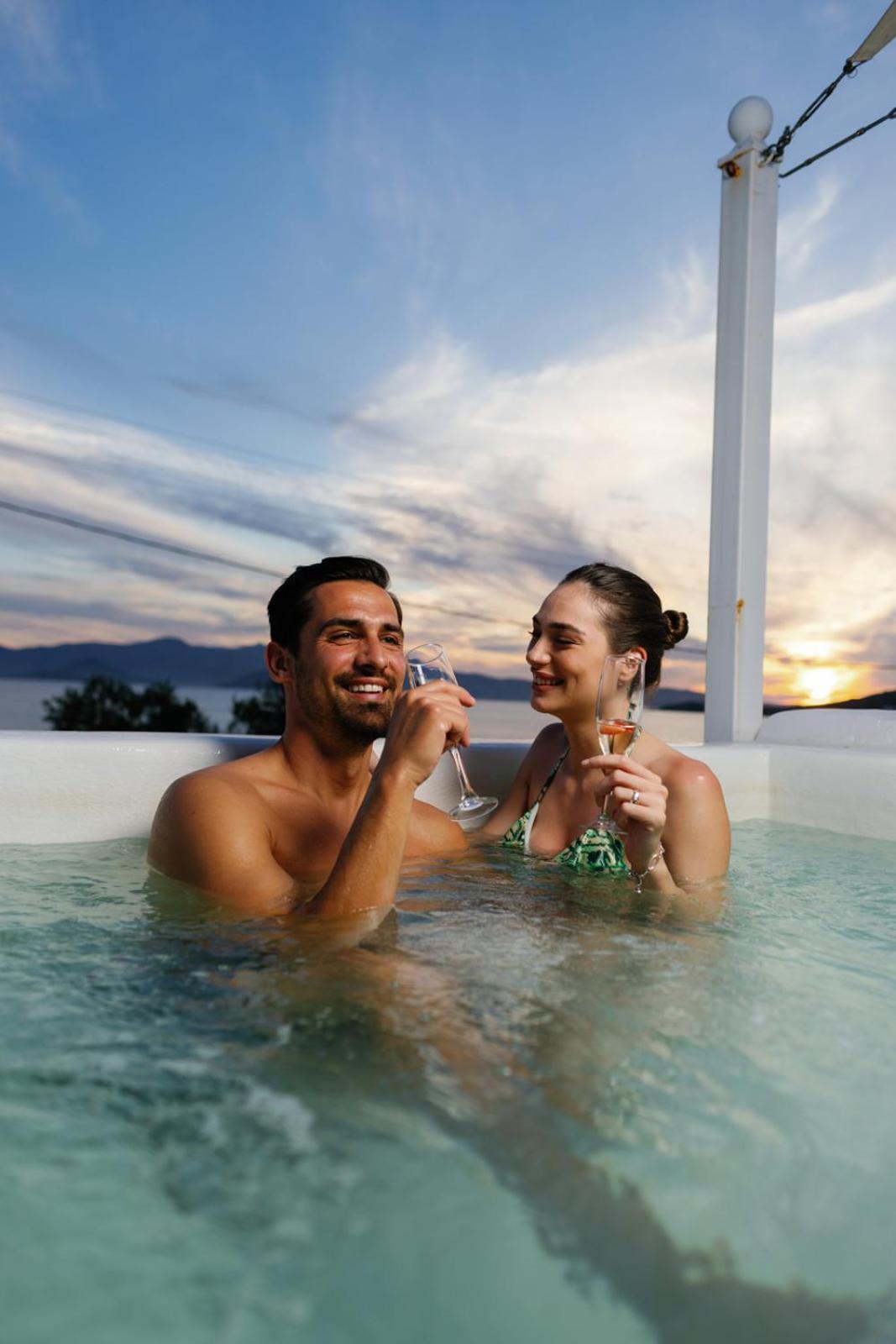 Premium Room Hot Tub Sea View,1588330167:JPEG
