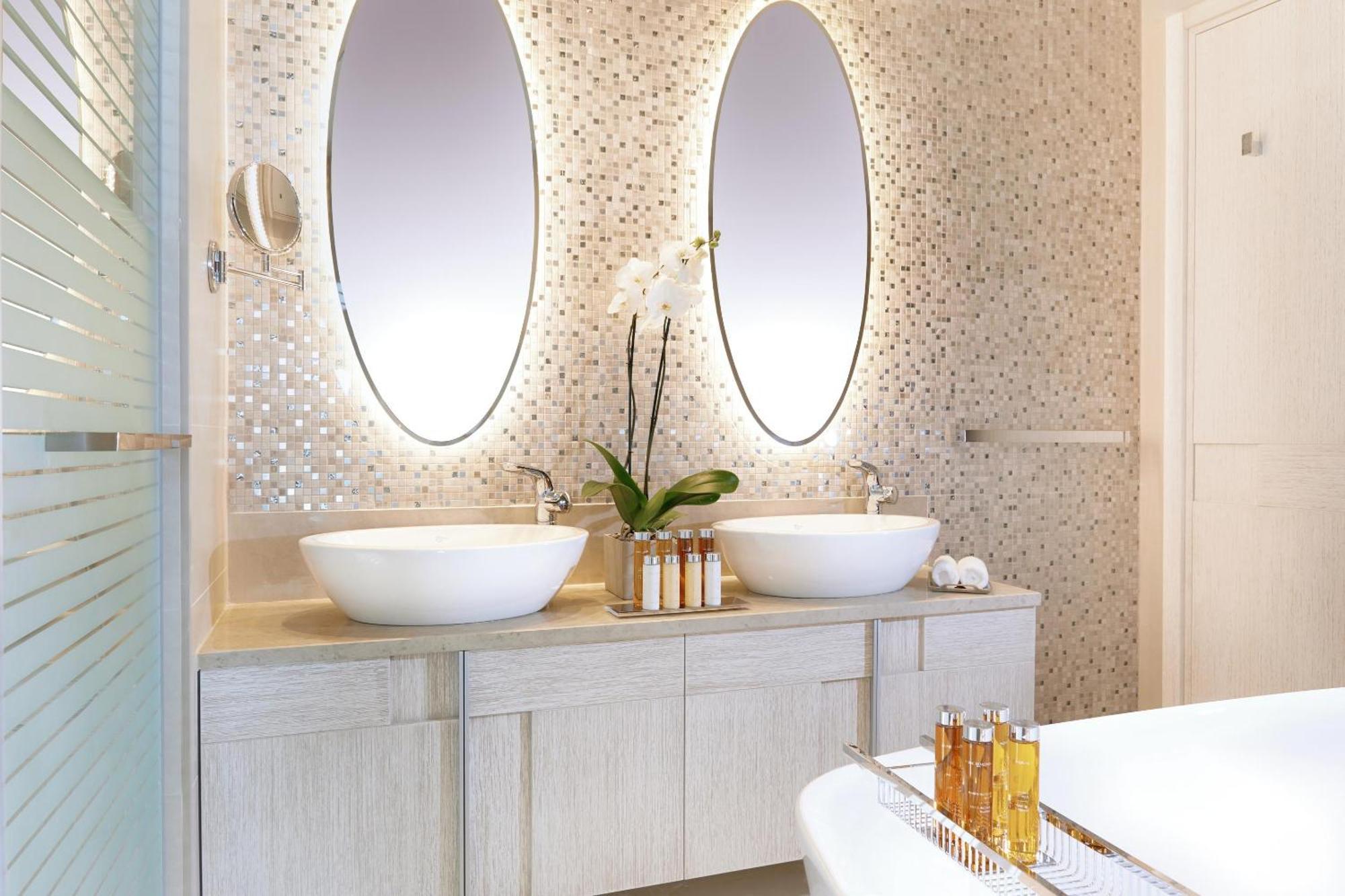 Deluxe Suite mit 2 Schlafzimmern und Poolblick