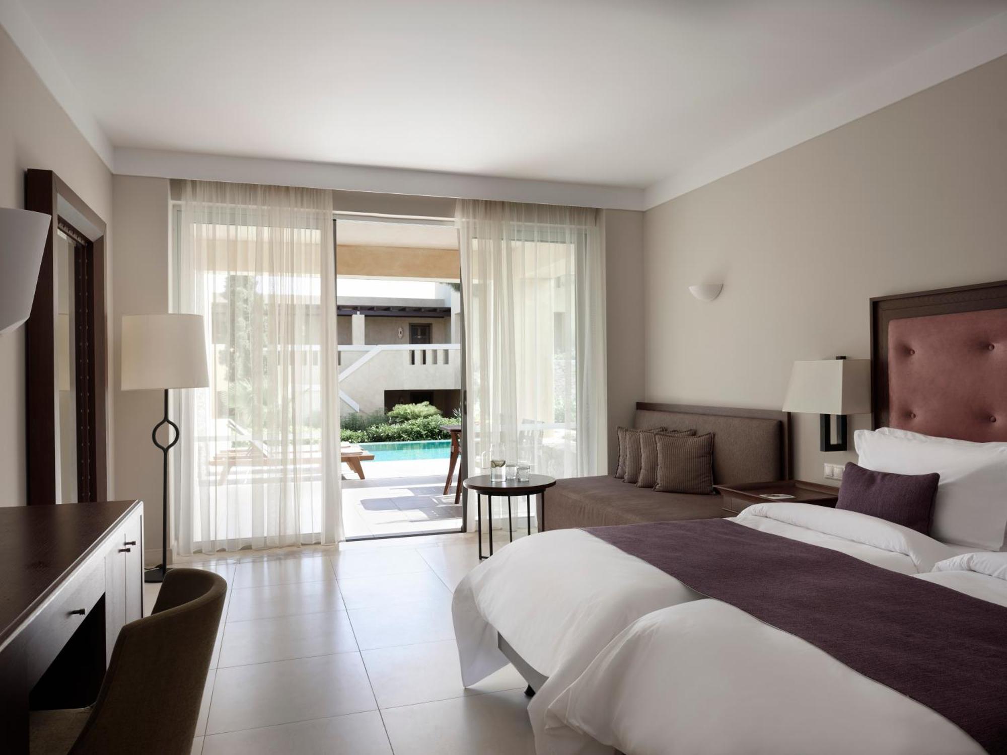 Twin/Double Room with Plunge Private Pool Inland View