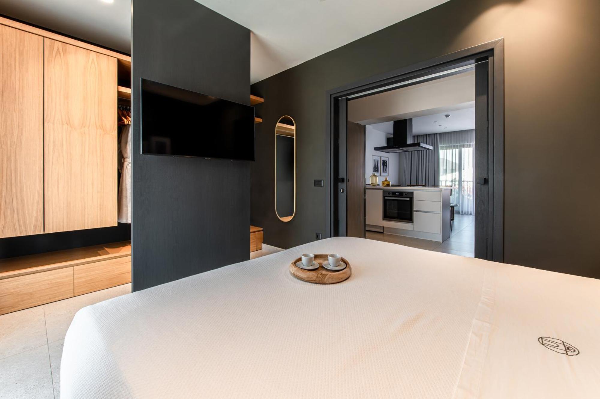 Superior Suite Outdoor Jetted Tub